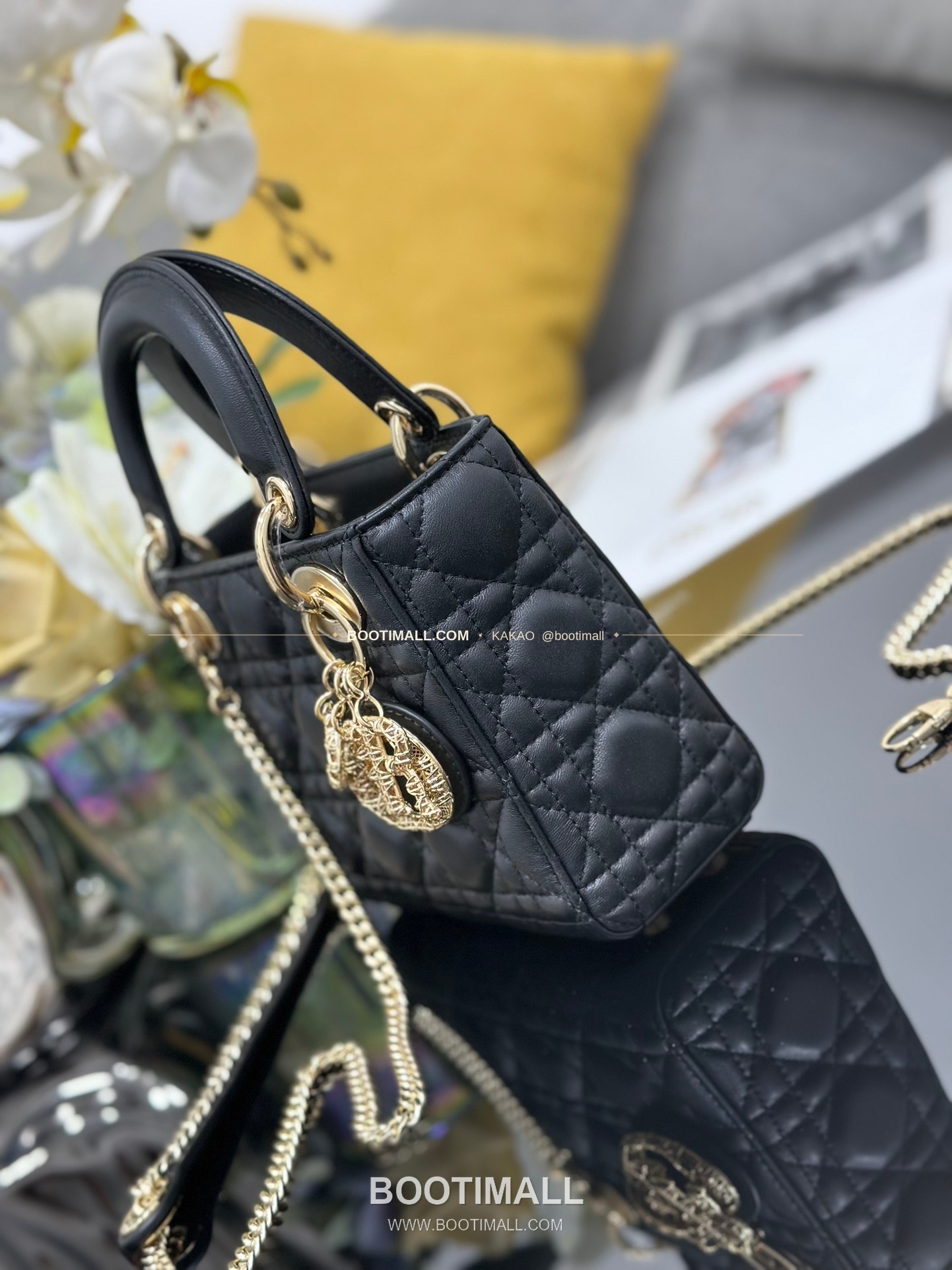 디올 레이디 디올 램스킨 까나쥬 오픈워크 D.I.O.R 참 미니 체인 숄더백 Dior Lady Dior Lambskin Cannage Openwork D.I.O.R Charm Mini Chain Shoulder Bag M0505 17cm 3