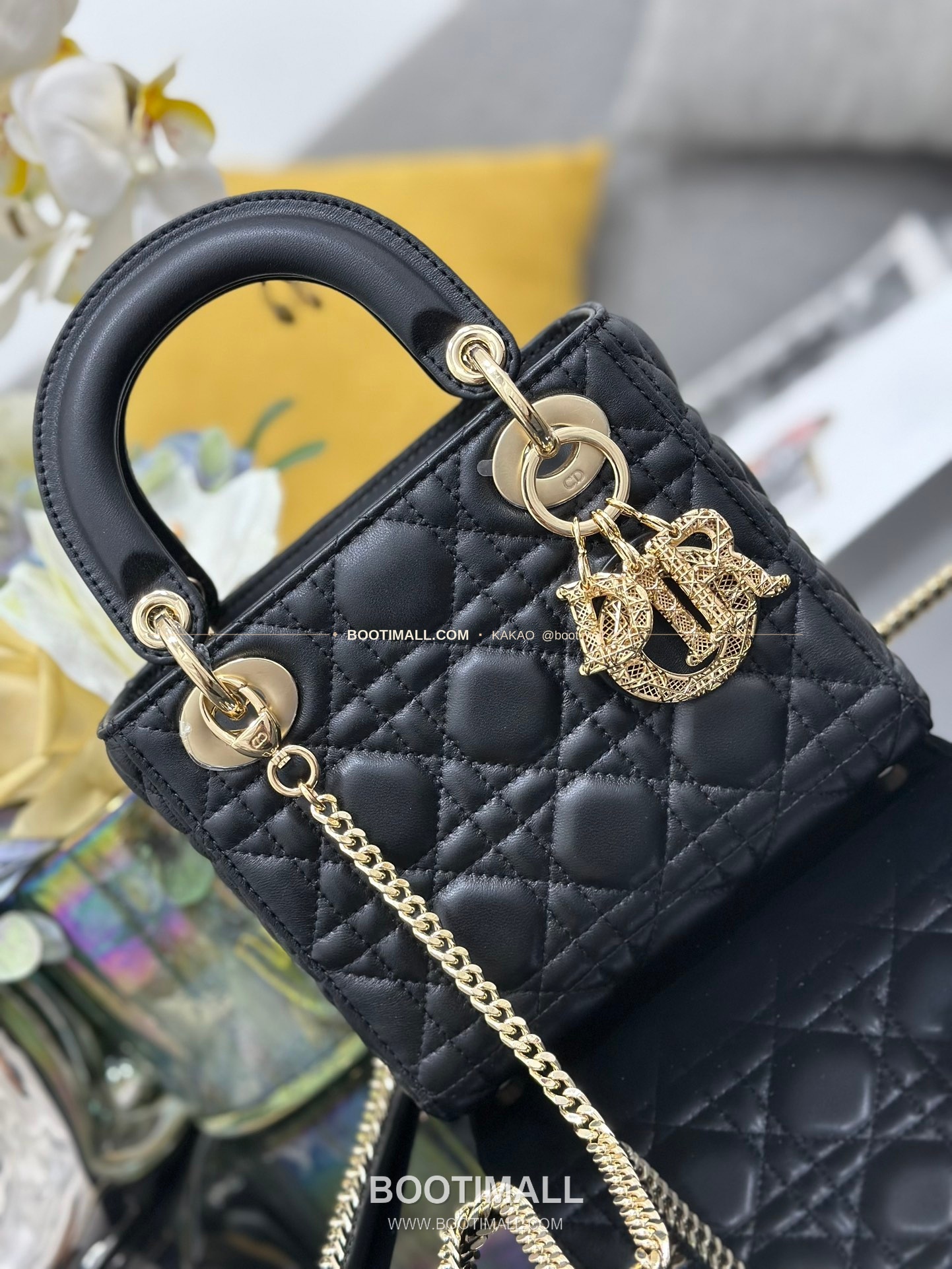 디올 레이디 디올 램스킨 까나쥬 오픈워크 D.I.O.R 참 미니 체인 숄더백 Dior Lady Dior Lambskin Cannage Openwork D.I.O.R Charm Mini Chain Shoulder Bag M0505 17cm 5