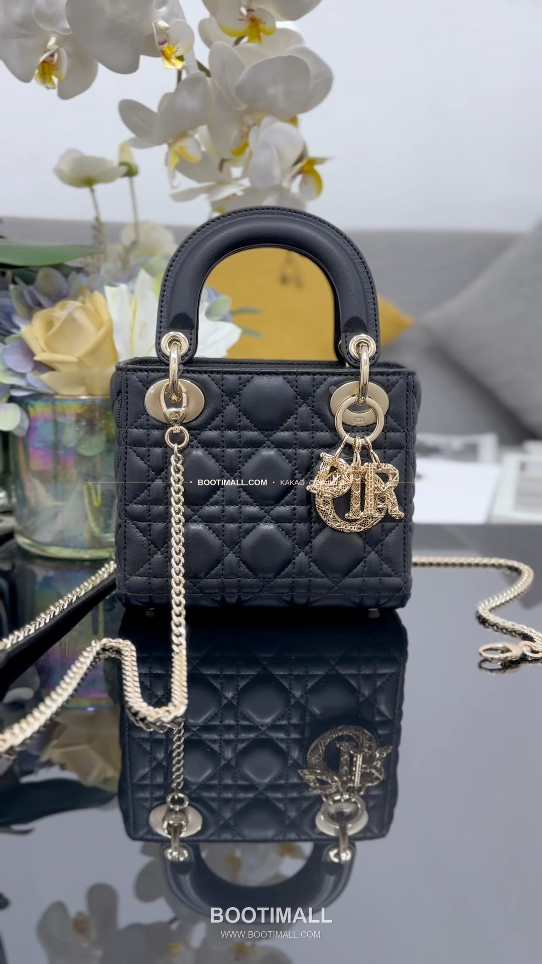 디올 레이디 디올 램스킨 까나쥬 오픈워크 D.I.O.R 참 미니 체인 숄더백 Dior Lady Dior Lambskin Cannage Openwork D.I.O.R Charm Mini Chain Shoulder Bag M0505 17cm 11