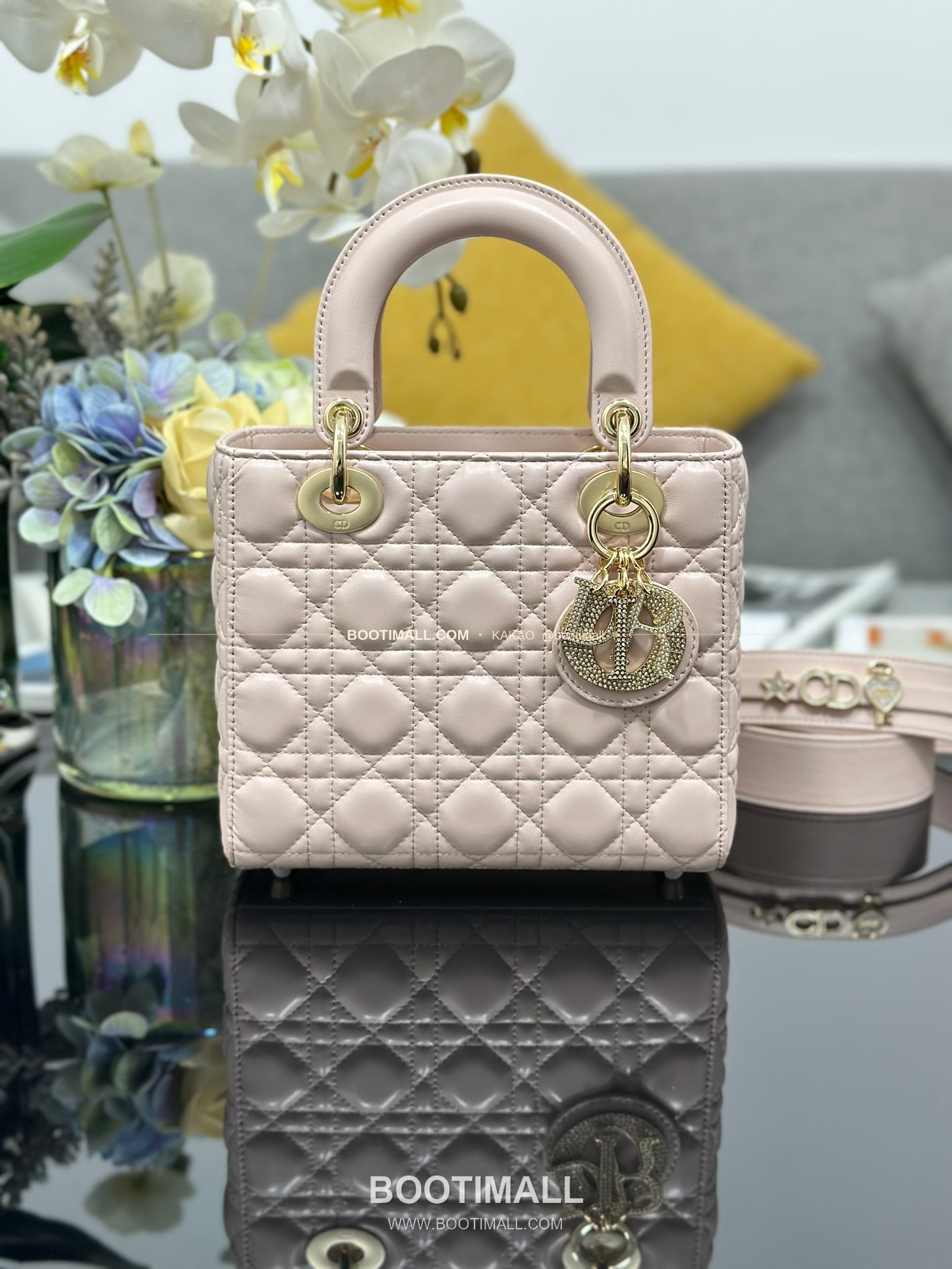 디올 레이디 디올 마이 램스킨 까나쥬 다이아 버클 D.I.O.R 참 토트 숄더백 Dior Lady Dior My Lambskin Cannage Diamond Buckle D.I.O.R Charm Tote Shoulder Bag M0538 20cm 1