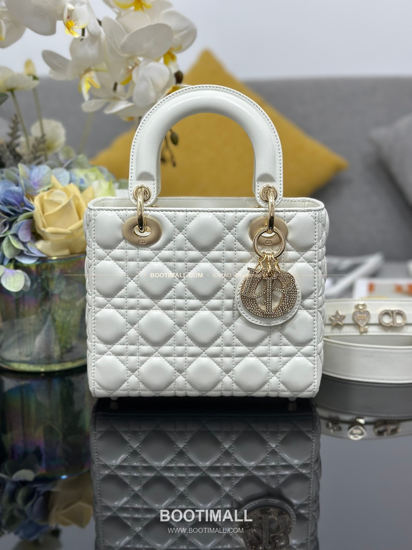 디올 레이디 디올 마이 램스킨 까나쥬 다이아 버클 D.I.O.R 참 토트 숄더백 Dior Lady Dior My Lambskin Cannage Diamond Buckle D.I.O.R Charm Tote Shoulder Bag M0538 20cm 1