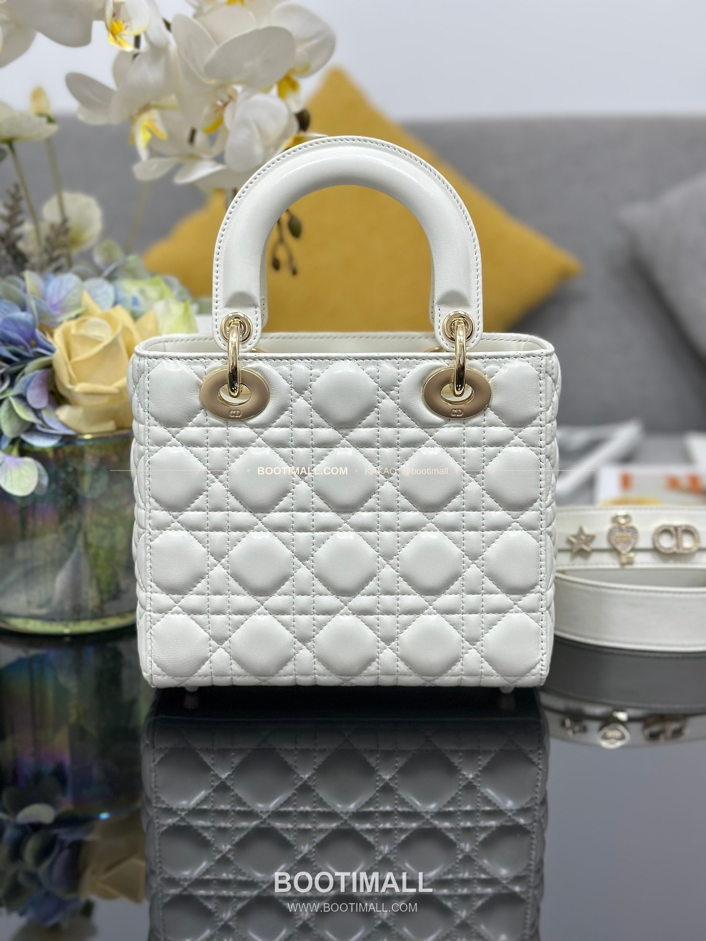 디올 레이디 디올 마이 램스킨 까나쥬 다이아 버클 D.I.O.R 참 토트 숄더백 Dior Lady Dior My Lambskin Cannage Diamond Buckle D.I.O.R Charm Tote Shoulder Bag M0538 20cm 2