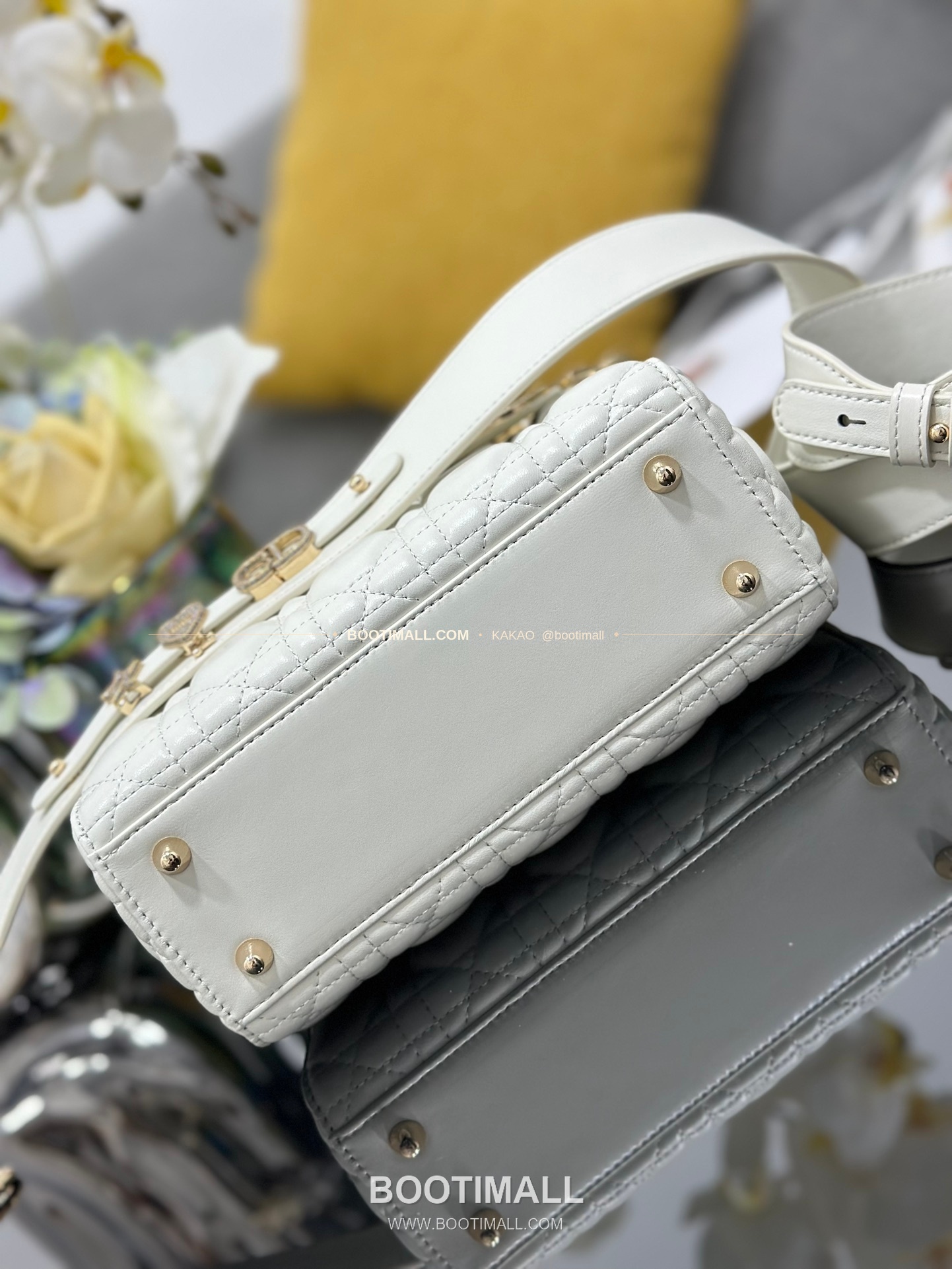 디올 레이디 디올 마이 램스킨 까나쥬 다이아 버클 D.I.O.R 참 토트 숄더백 Dior Lady Dior My Lambskin Cannage Diamond Buckle D.I.O.R Charm Tote Shoulder Bag M0538 20cm 4