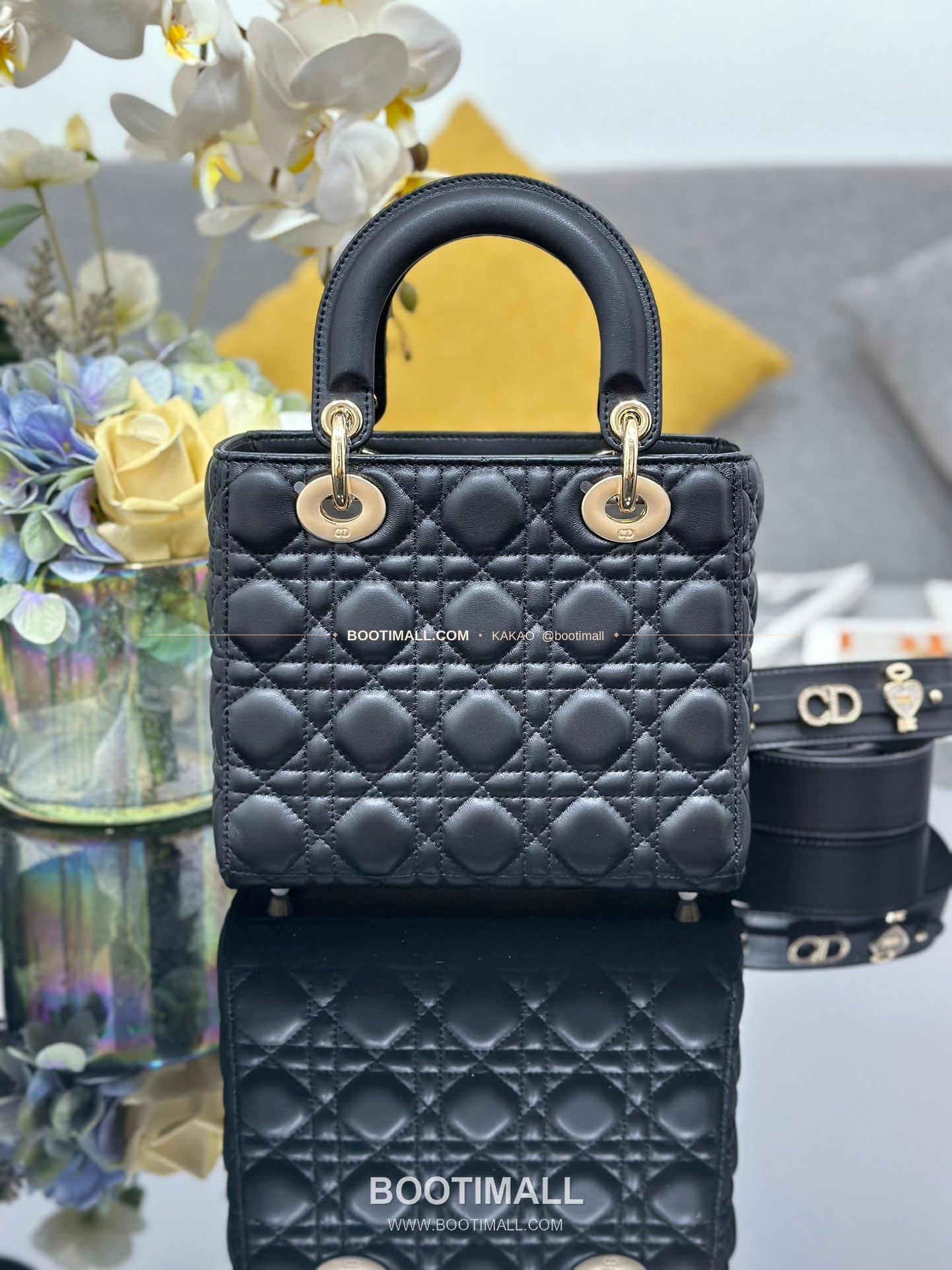 디올 레이디 디올 마이 램스킨 까나쥬 다이아 버클 D.I.O.R 참 토트 숄더백 Dior Lady Dior My Lambskin Cannage Diamond Buckle D.I.O.R Charm Tote Shoulder Bag M0538 20cm 2