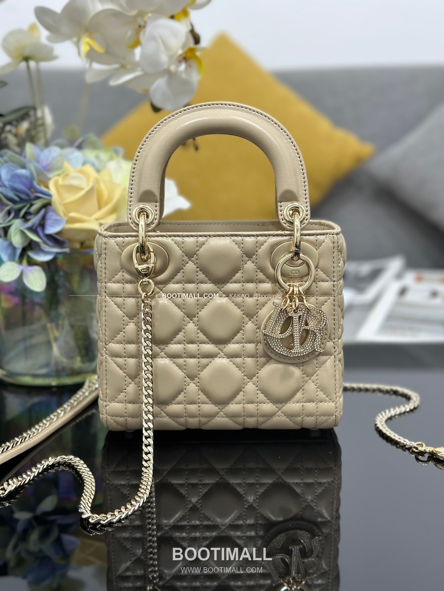 디올 레이디 디올 램스킨 까나쥬 다이아 버클 D.I.O.R 참 미니 체인 숄더백 Dior Lady Dior Lambskin Cannage Diamond Buckle D.I.O.R Charm Mini Chain Shoulder Bag M0505 17cm 1