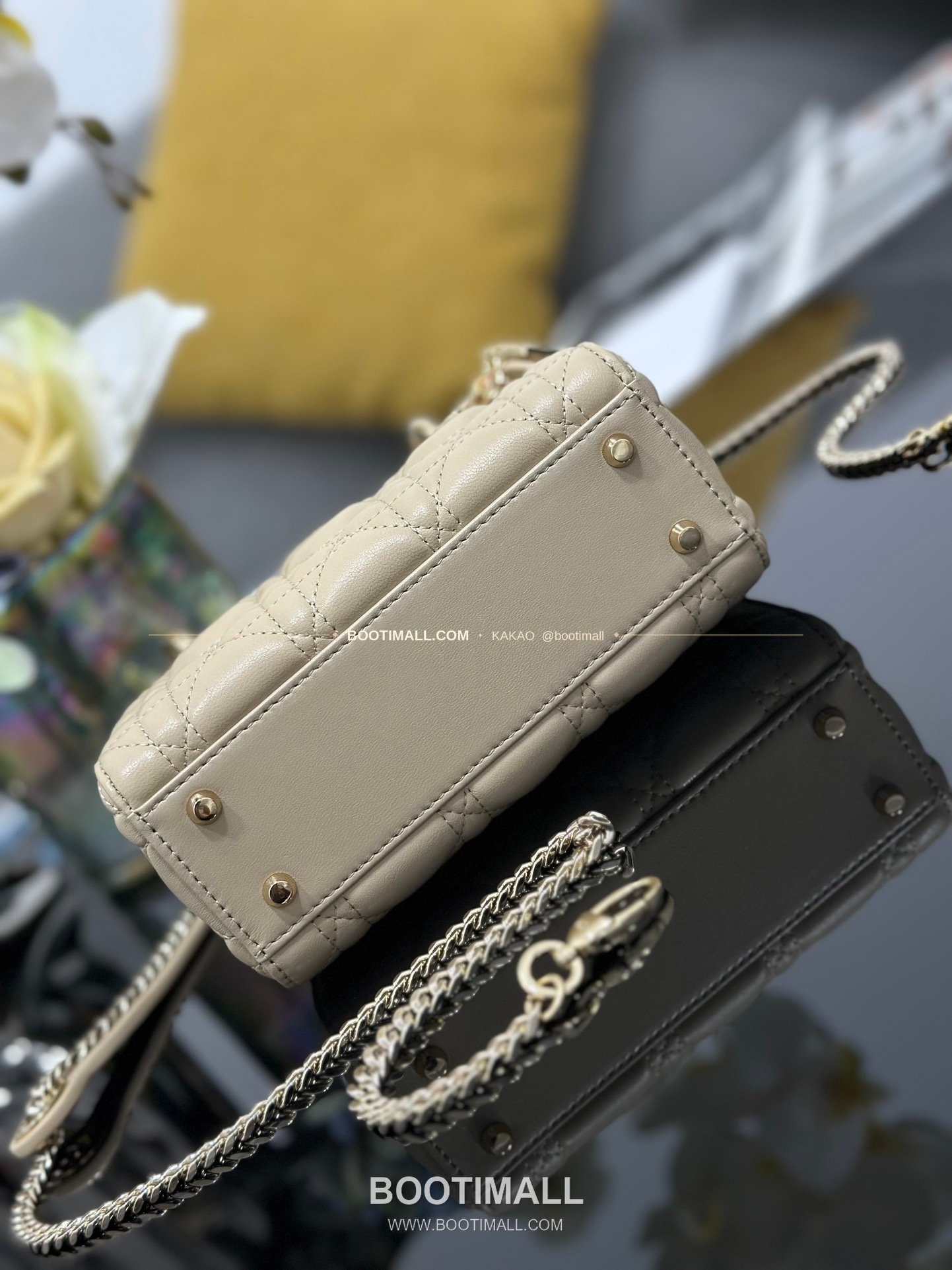 디올 레이디 디올 램스킨 까나쥬 다이아 버클 D.I.O.R 참 미니 체인 숄더백 Dior Lady Dior Lambskin Cannage Diamond Buckle D.I.O.R Charm Mini Chain Shoulder Bag M0505 17cm 4