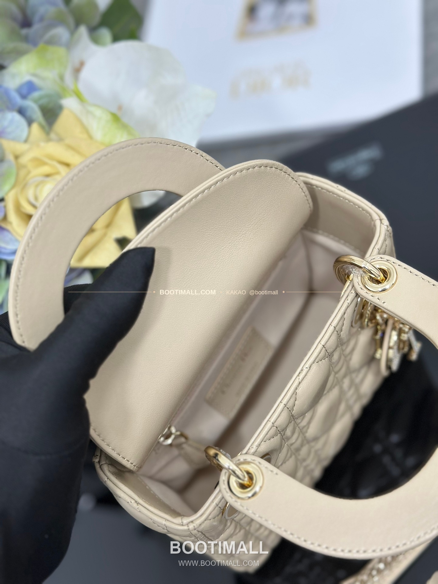 디올 레이디 디올 램스킨 까나쥬 다이아 버클 D.I.O.R 참 미니 체인 숄더백 Dior Lady Dior Lambskin Cannage Diamond Buckle D.I.O.R Charm Mini Chain Shoulder Bag M0505 17cm 8