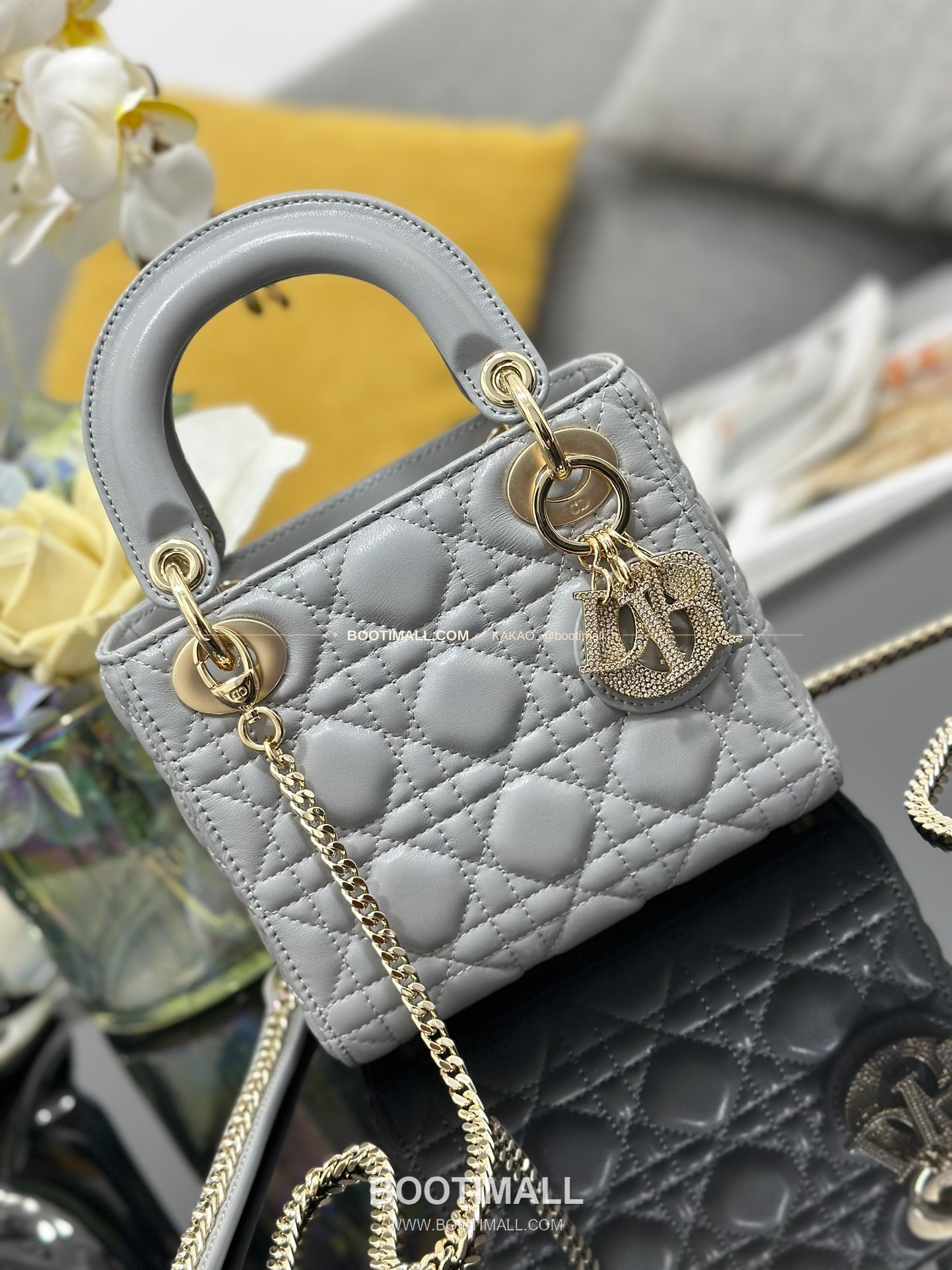 디올 레이디 디올 램스킨 까나쥬 다이아 버클 D.I.O.R 참 미니 체인 숄더백 Dior Lady Dior Lambskin Cannage Diamond Buckle D.I.O.R Charm Mini Chain Shoulder Bag M0505 17cm 3