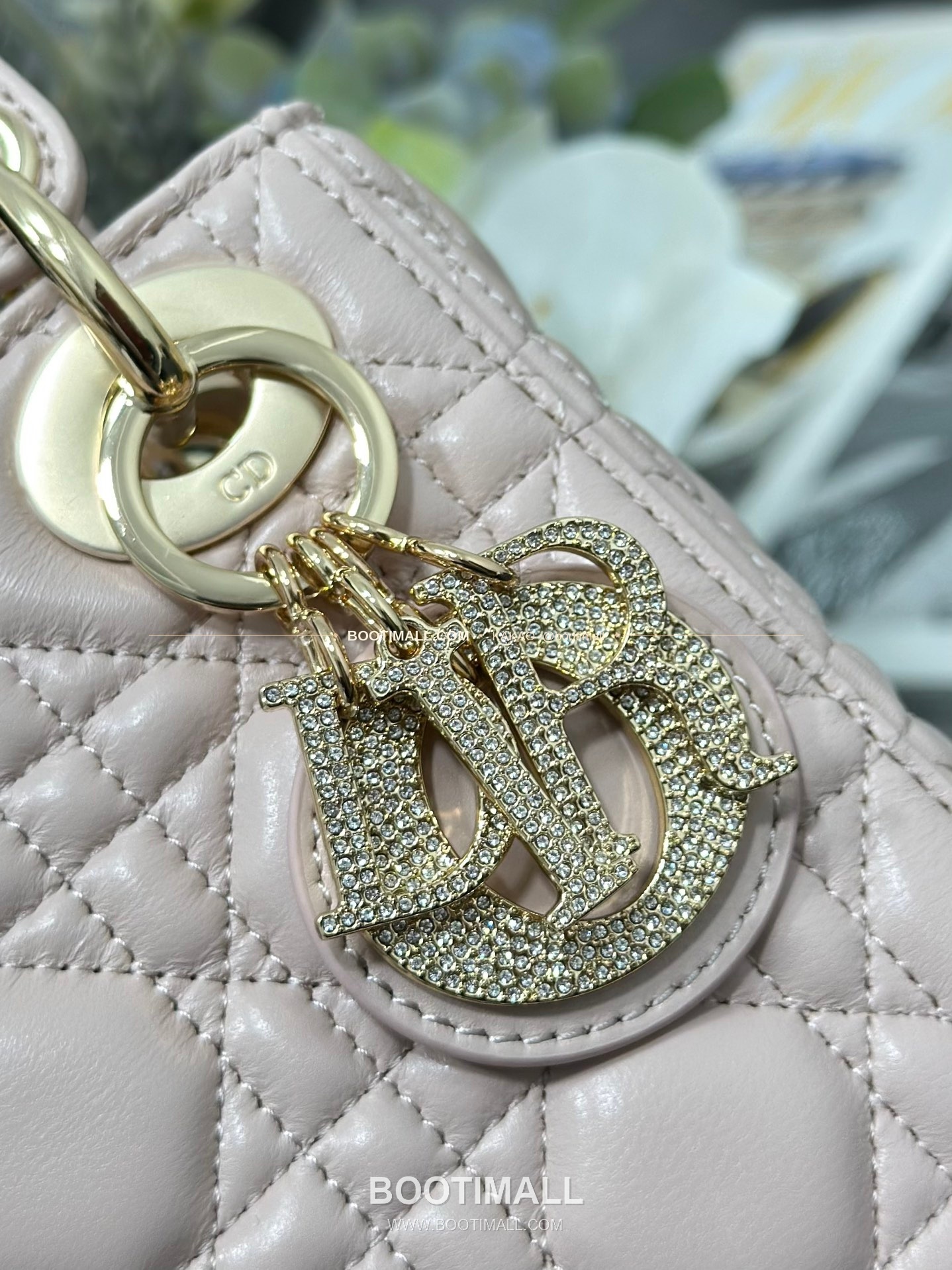 디올 레이디 디올 램스킨 까나쥬 다이아 버클 D.I.O.R 참 미니 체인 숄더백 Dior Lady Dior Lambskin Cannage Diamond Buckle D.I.O.R Charm Mini Chain Shoulder Bag M0505 17cm 4