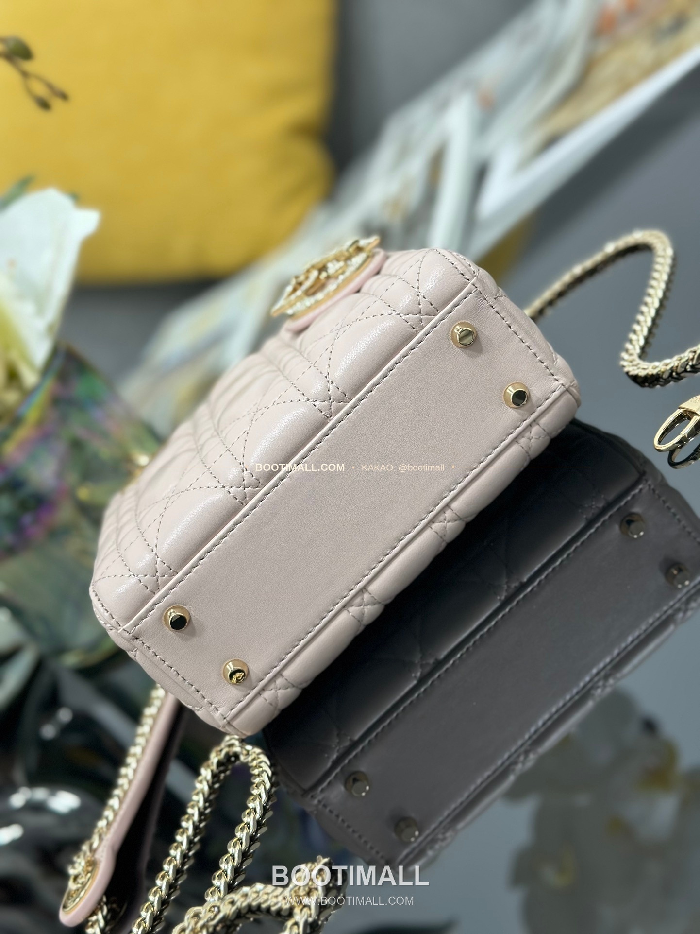 디올 레이디 디올 램스킨 까나쥬 다이아 버클 D.I.O.R 참 미니 체인 숄더백 Dior Lady Dior Lambskin Cannage Diamond Buckle D.I.O.R Charm Mini Chain Shoulder Bag M0505 17cm 6