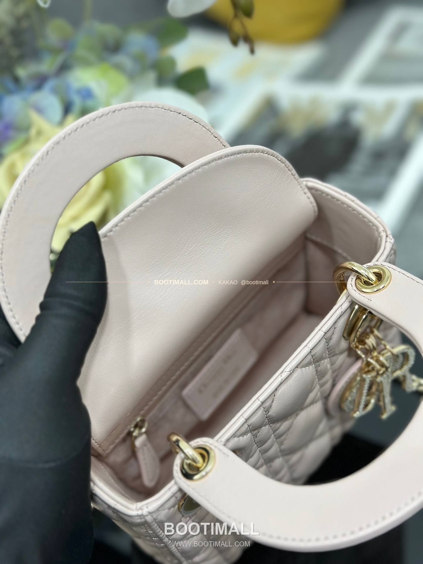 디올 레이디 디올 램스킨 까나쥬 다이아 버클 D.I.O.R 참 미니 체인 숄더백 Dior Lady Dior Lambskin Cannage Diamond Buckle D.I.O.R Charm Mini Chain Shoulder Bag M0505 17cm 8