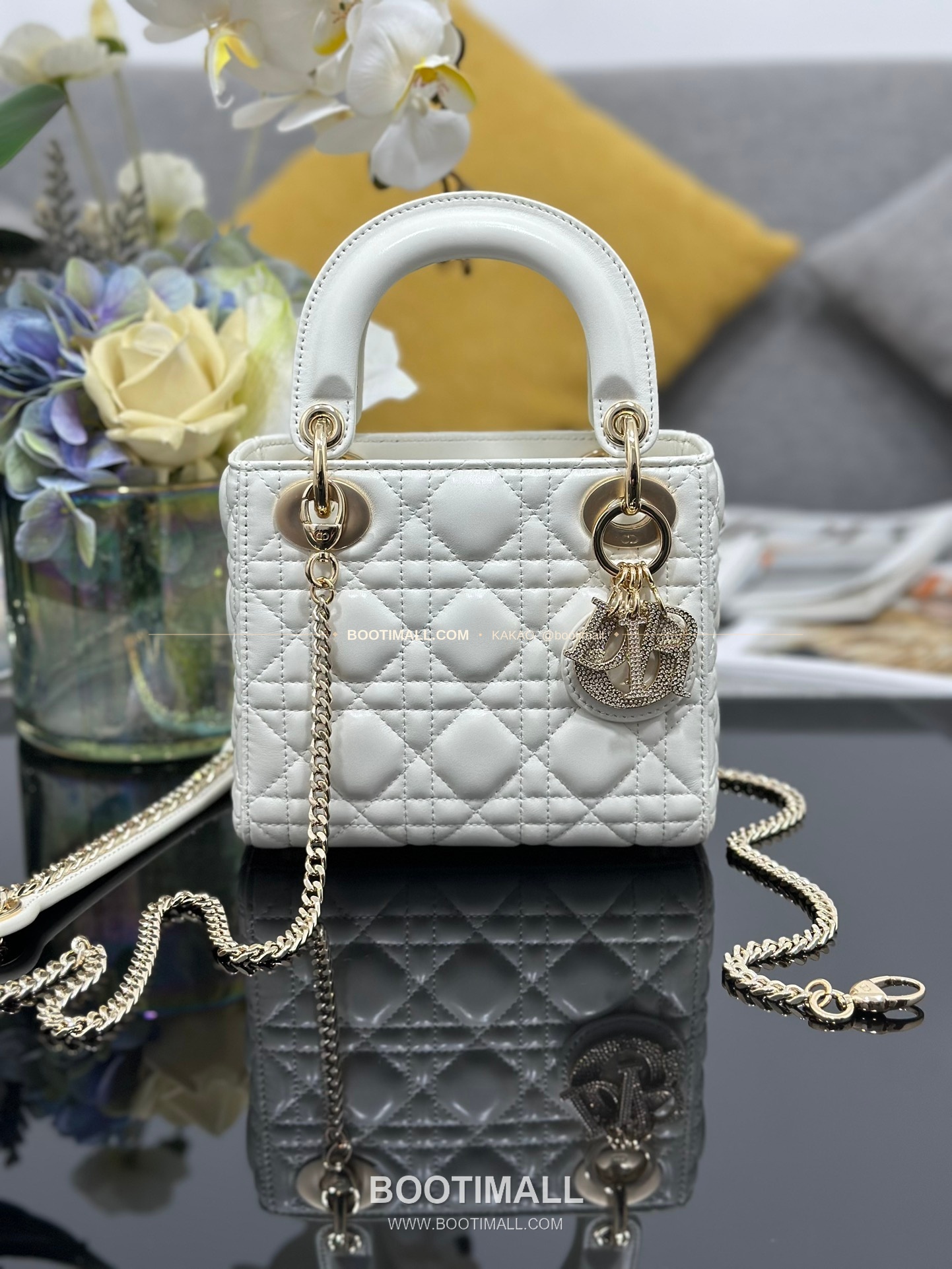 디올 레이디 디올 램스킨 까나쥬 다이아 버클 D.I.O.R 참 미니 체인 숄더백 Dior Lady Dior Lambskin Cannage Diamond Buckle D.I.O.R Charm Mini Chain Shoulder Bag M0505 17cm 1