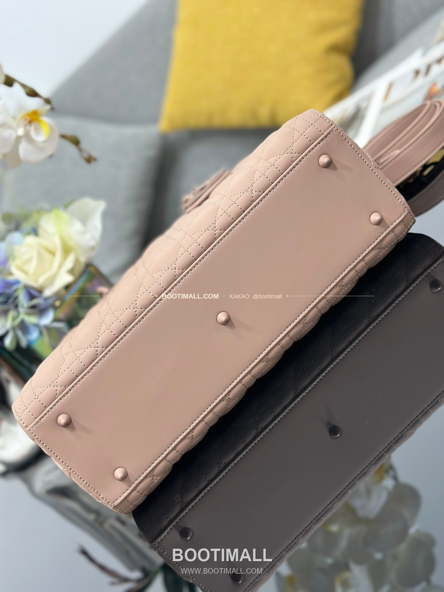 디올 레이디 디올 카프스킨 까나쥬 울트라 매트 플랩 토트 숄더백 Dior Lady Dior Calfskin Cannage Ultra Matte Flap Tote Shoulder Bag M0566 32cm 4