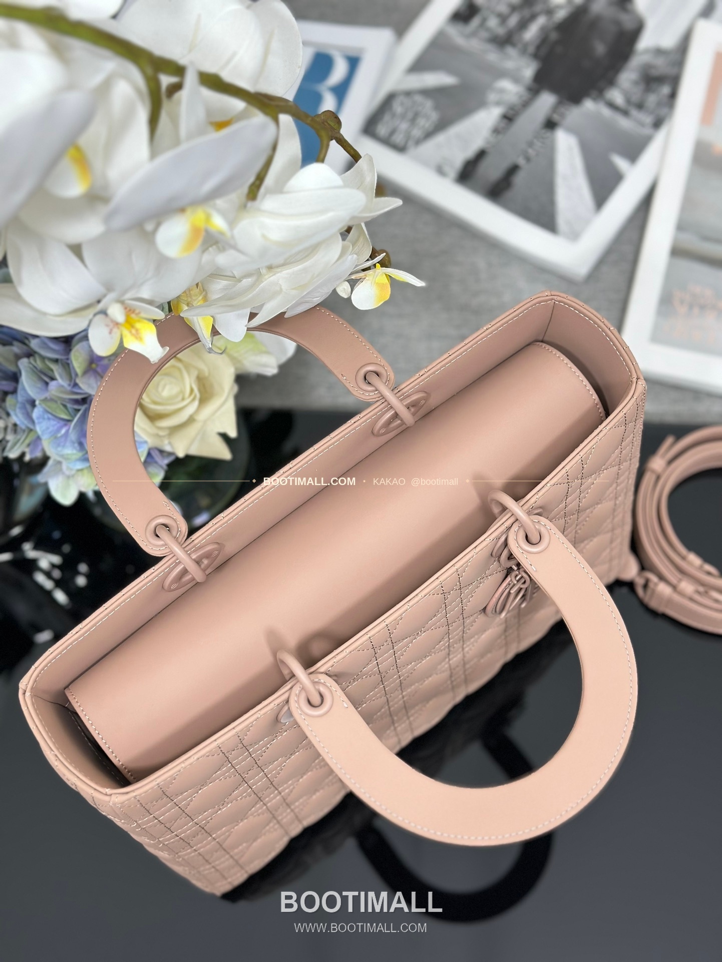 디올 레이디 디올 카프스킨 까나쥬 울트라 매트 플랩 토트 숄더백 Dior Lady Dior Calfskin Cannage Ultra Matte Flap Tote Shoulder Bag M0566 32cm 7