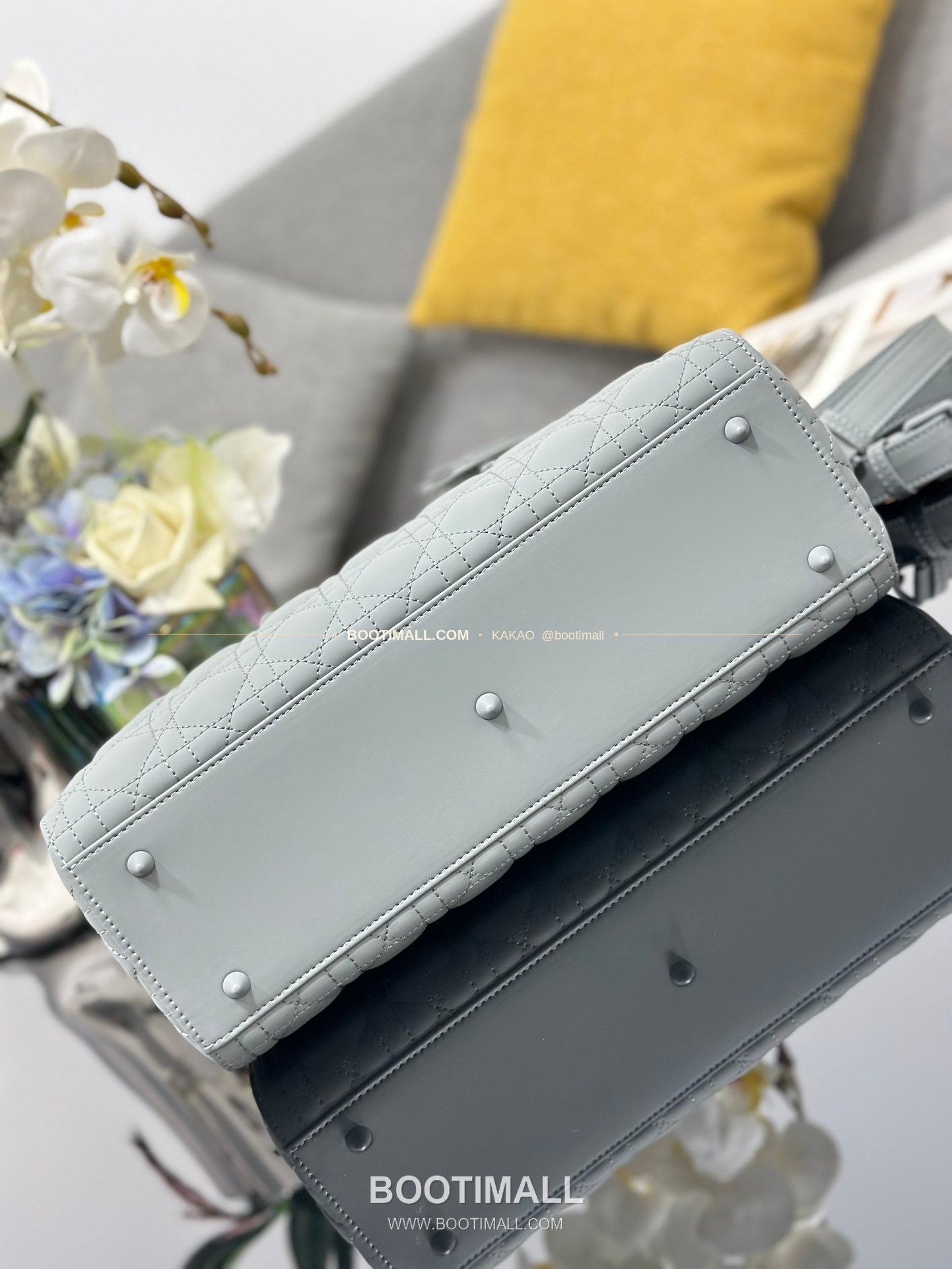 디올 레이디 디올 카프스킨 까나쥬 울트라 매트 플랩 토트 숄더백 Dior Lady Dior Calfskin Cannage Ultra Matte Flap Tote Shoulder Bag M0566 32cm 4