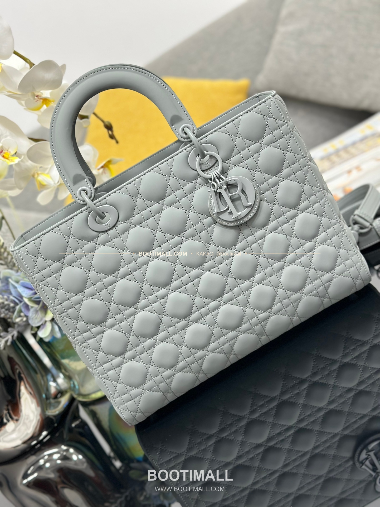 디올 레이디 디올 카프스킨 까나쥬 울트라 매트 플랩 토트 숄더백 Dior Lady Dior Calfskin Cannage Ultra Matte Flap Tote Shoulder Bag M0566 32cm 5