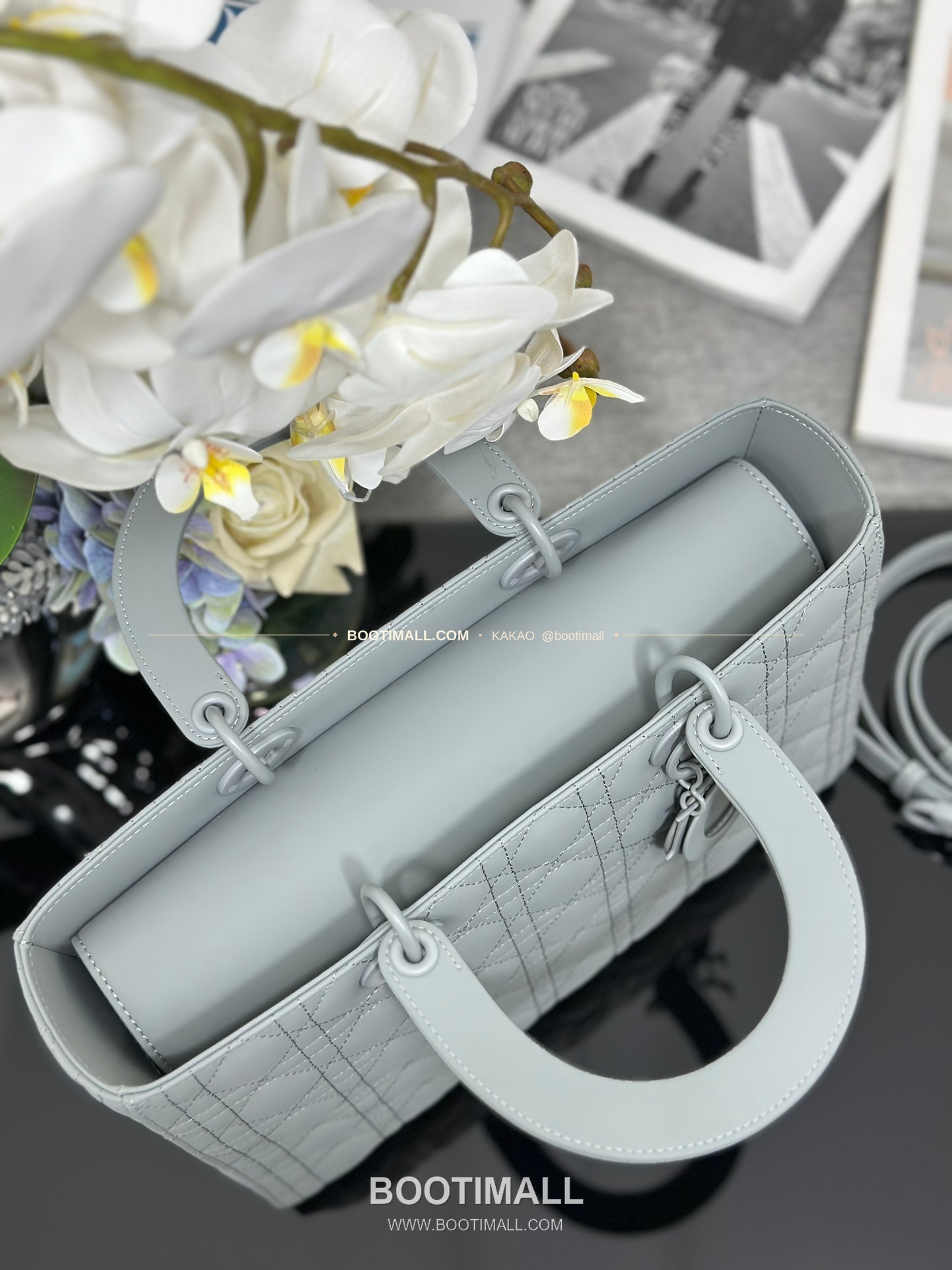 디올 레이디 디올 카프스킨 까나쥬 울트라 매트 플랩 토트 숄더백 Dior Lady Dior Calfskin Cannage Ultra Matte Flap Tote Shoulder Bag M0566 32cm 7