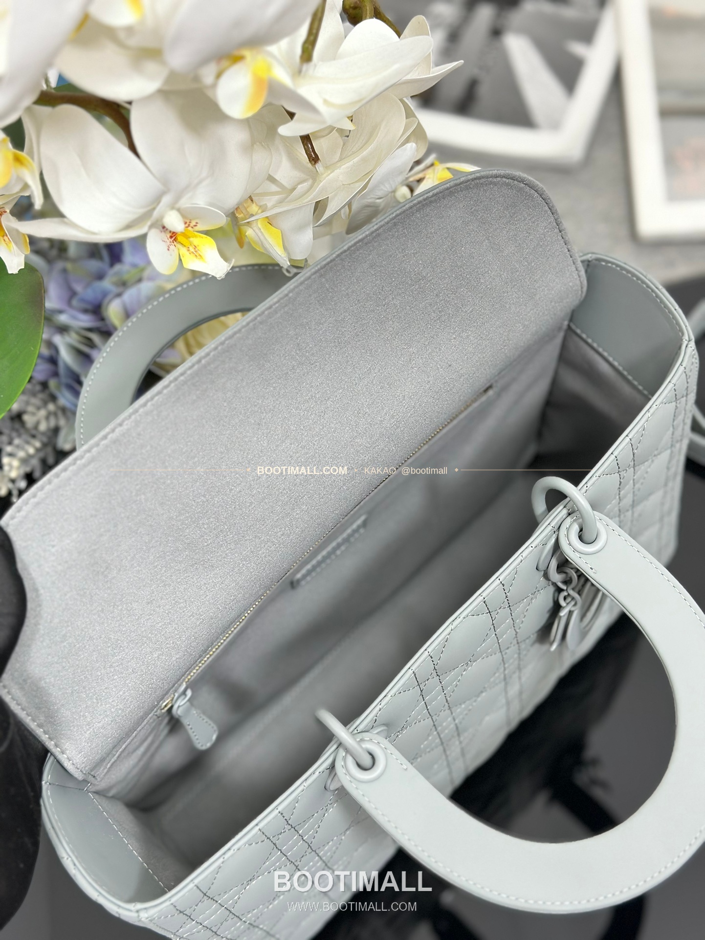 디올 레이디 디올 카프스킨 까나쥬 울트라 매트 플랩 토트 숄더백 Dior Lady Dior Calfskin Cannage Ultra Matte Flap Tote Shoulder Bag M0566 32cm 8