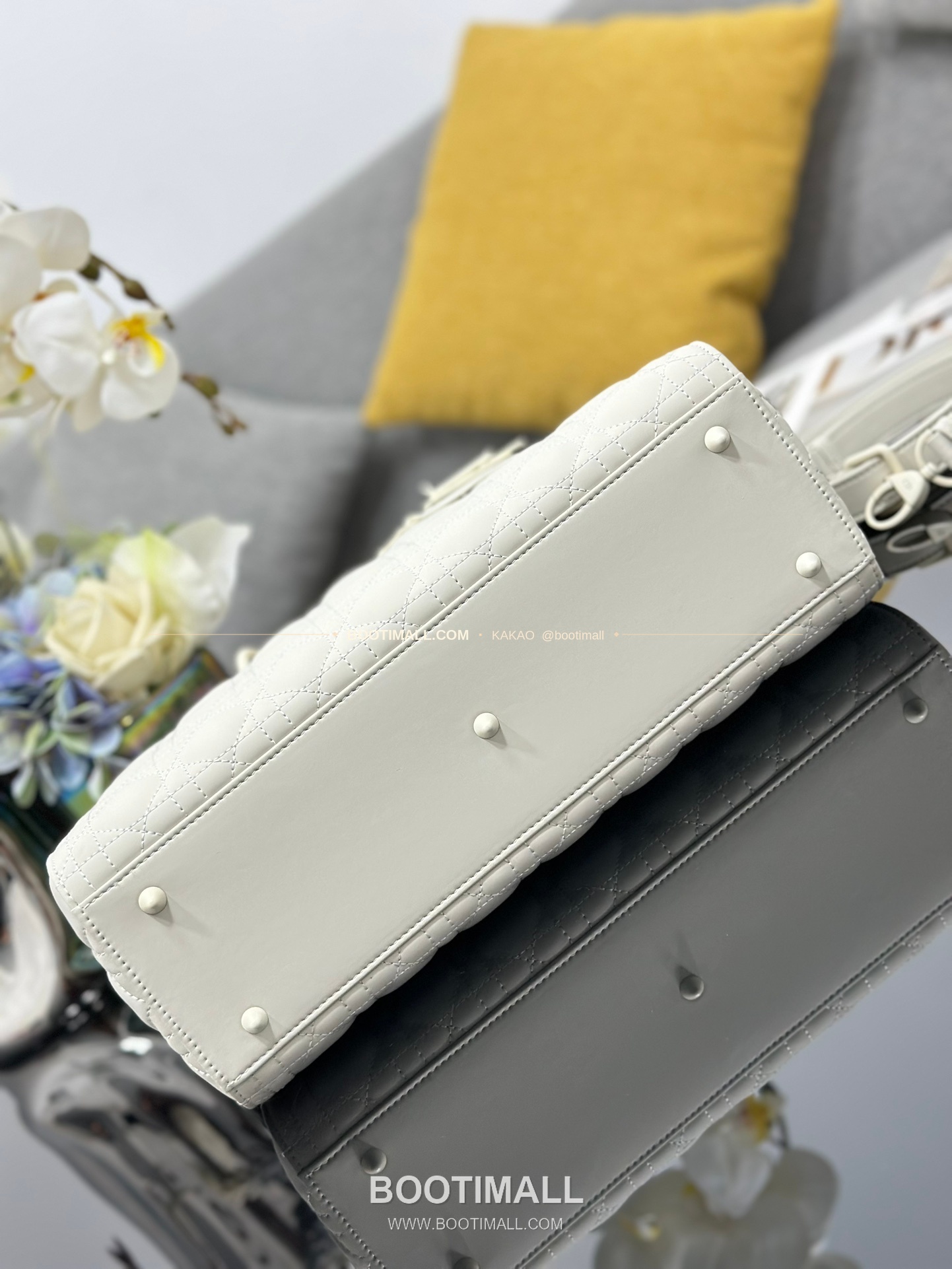 디올 레이디 디올 카프스킨 까나쥬 울트라 매트 플랩 토트 숄더백 Dior Lady Dior Calfskin Cannage Ultra Matte Flap Tote Shoulder Bag M0566 32cm 4