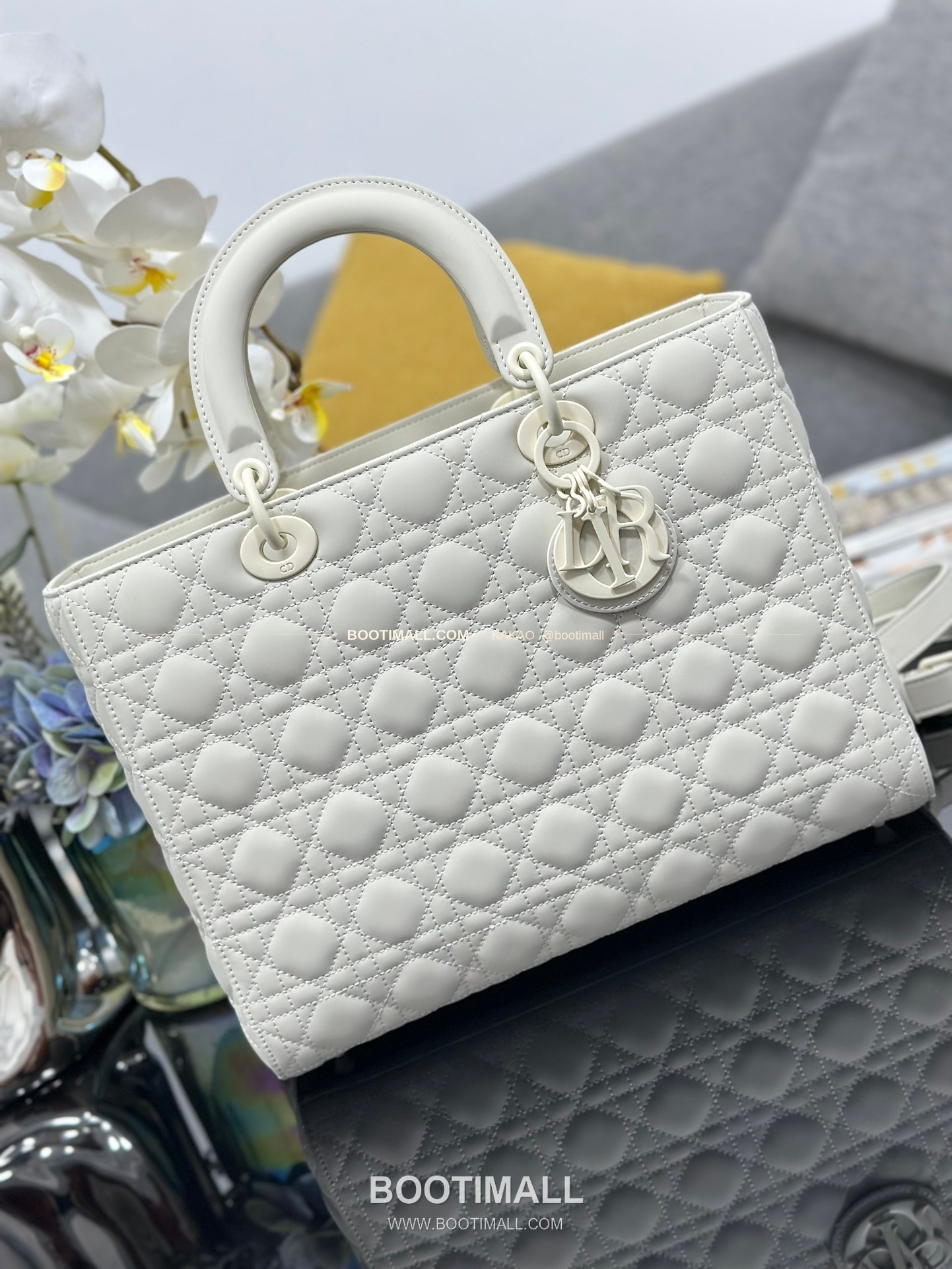 디올 레이디 디올 카프스킨 까나쥬 울트라 매트 플랩 토트 숄더백 Dior Lady Dior Calfskin Cannage Ultra Matte Flap Tote Shoulder Bag M0566 32cm 5