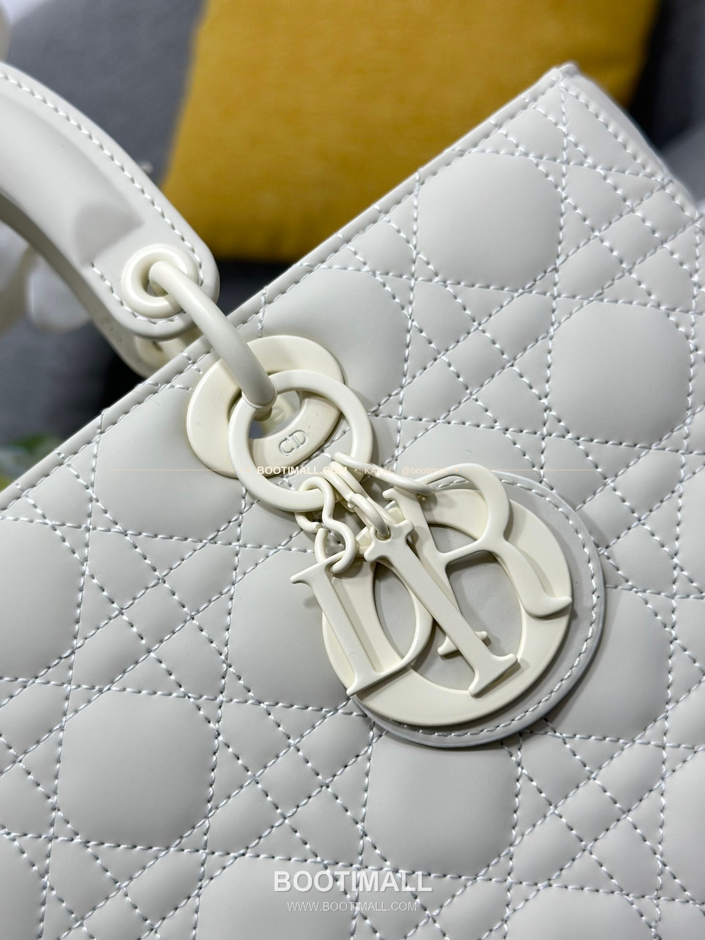 디올 레이디 디올 카프스킨 까나쥬 울트라 매트 플랩 토트 숄더백 Dior Lady Dior Calfskin Cannage Ultra Matte Flap Tote Shoulder Bag M0566 32cm 6