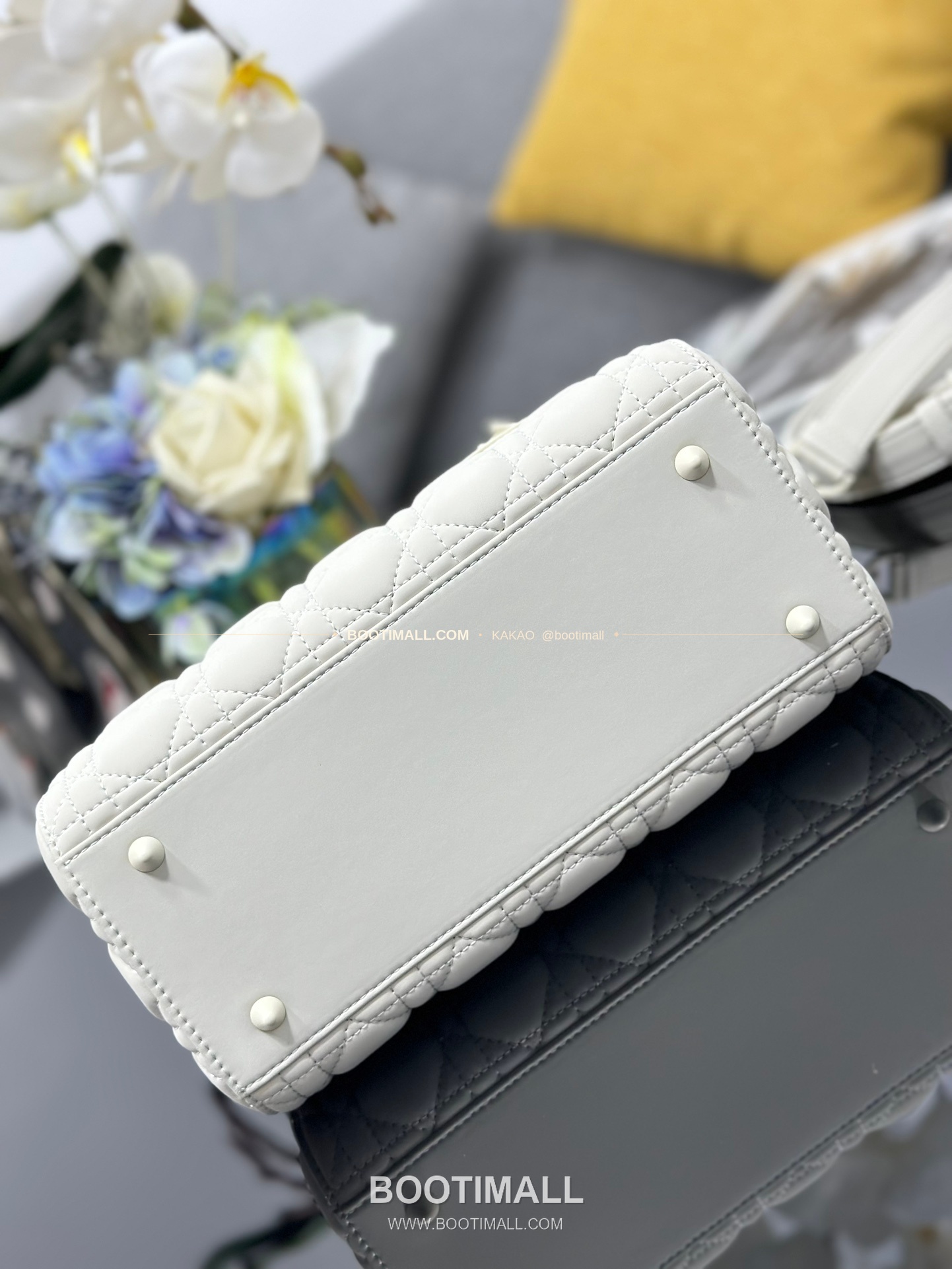 디올 레이디 디올 카프스킨 까나쥬 울트라 매트 플랩 토트 숄더백 Dior Lady Dior Calfskin Cannage Ultra Matte Flap Tote Shoulder Bag M0565 24cm 4