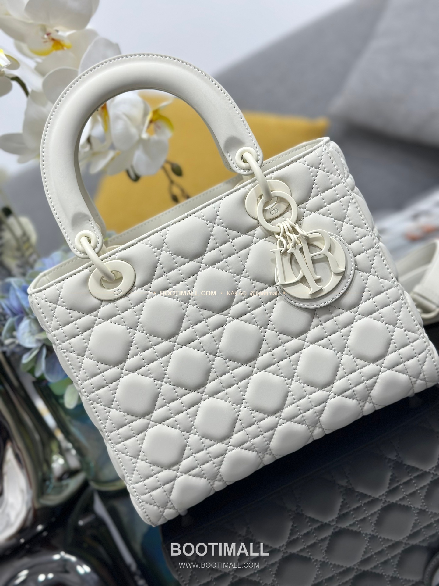 디올 레이디 디올 카프스킨 까나쥬 울트라 매트 플랩 토트 숄더백 Dior Lady Dior Calfskin Cannage Ultra Matte Flap Tote Shoulder Bag M0565 24cm 5