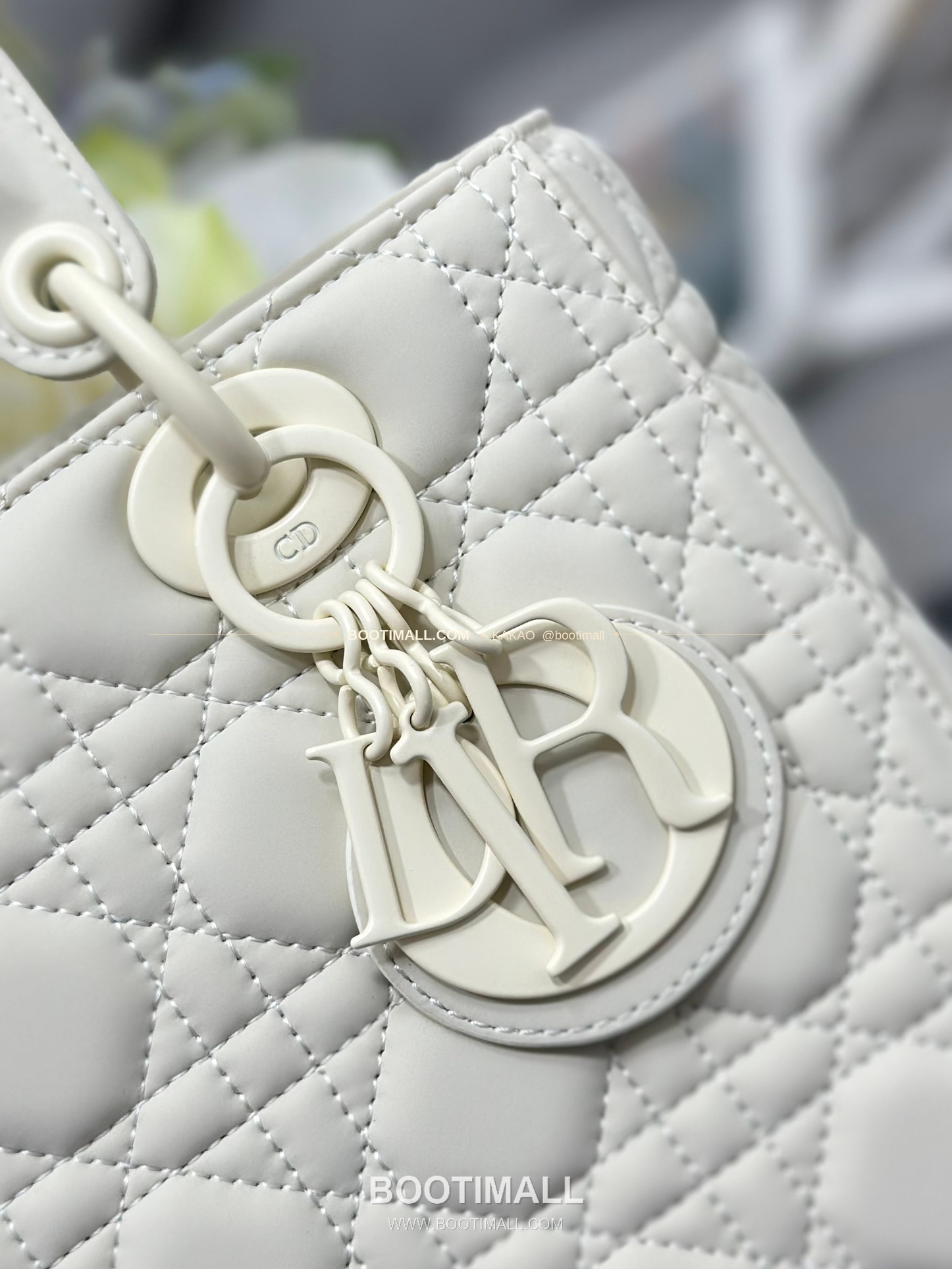 디올 레이디 디올 카프스킨 까나쥬 울트라 매트 플랩 토트 숄더백 Dior Lady Dior Calfskin Cannage Ultra Matte Flap Tote Shoulder Bag M0565 24cm 6