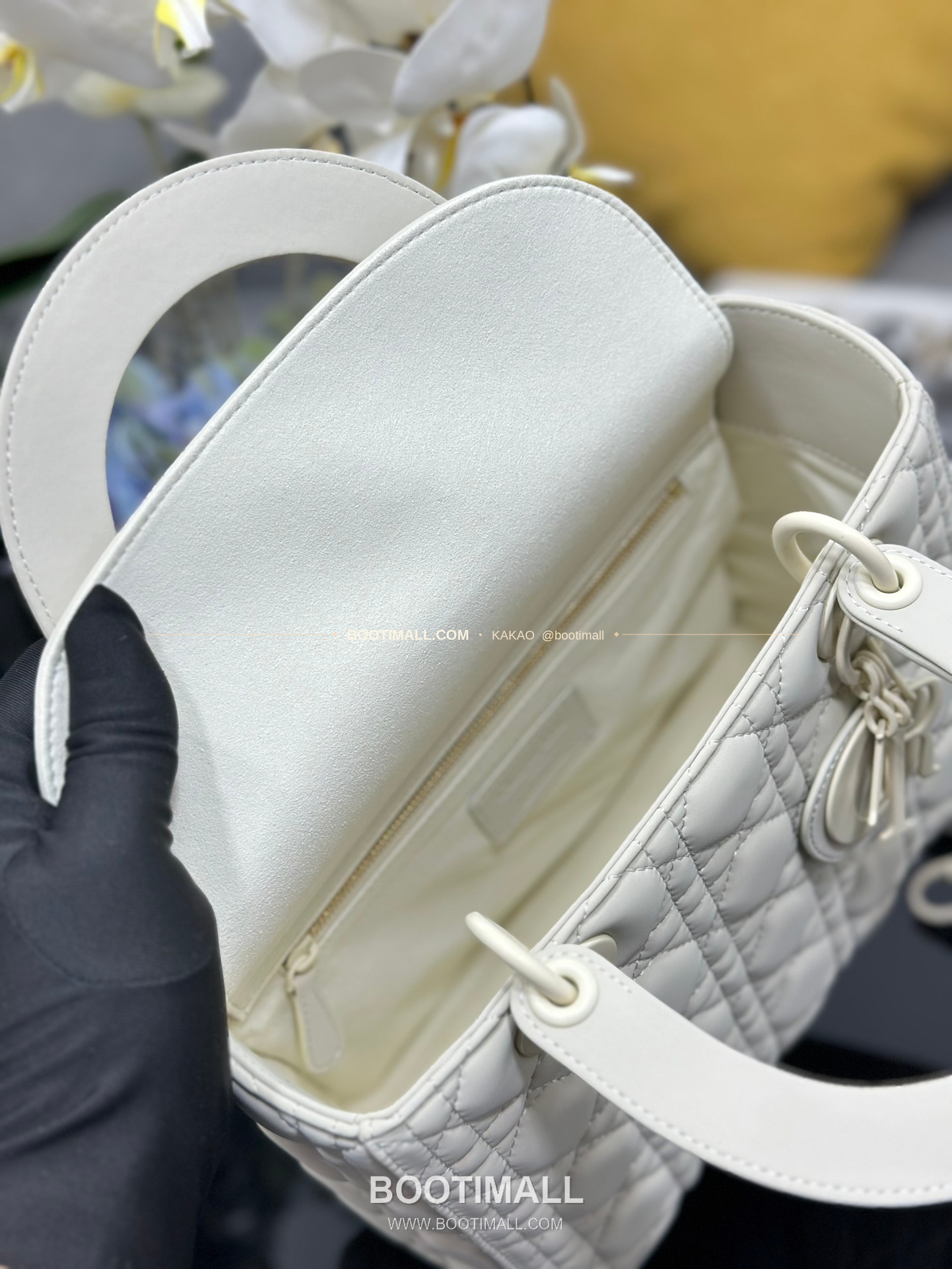 디올 레이디 디올 카프스킨 까나쥬 울트라 매트 플랩 토트 숄더백 Dior Lady Dior Calfskin Cannage Ultra Matte Flap Tote Shoulder Bag M0565 24cm 8