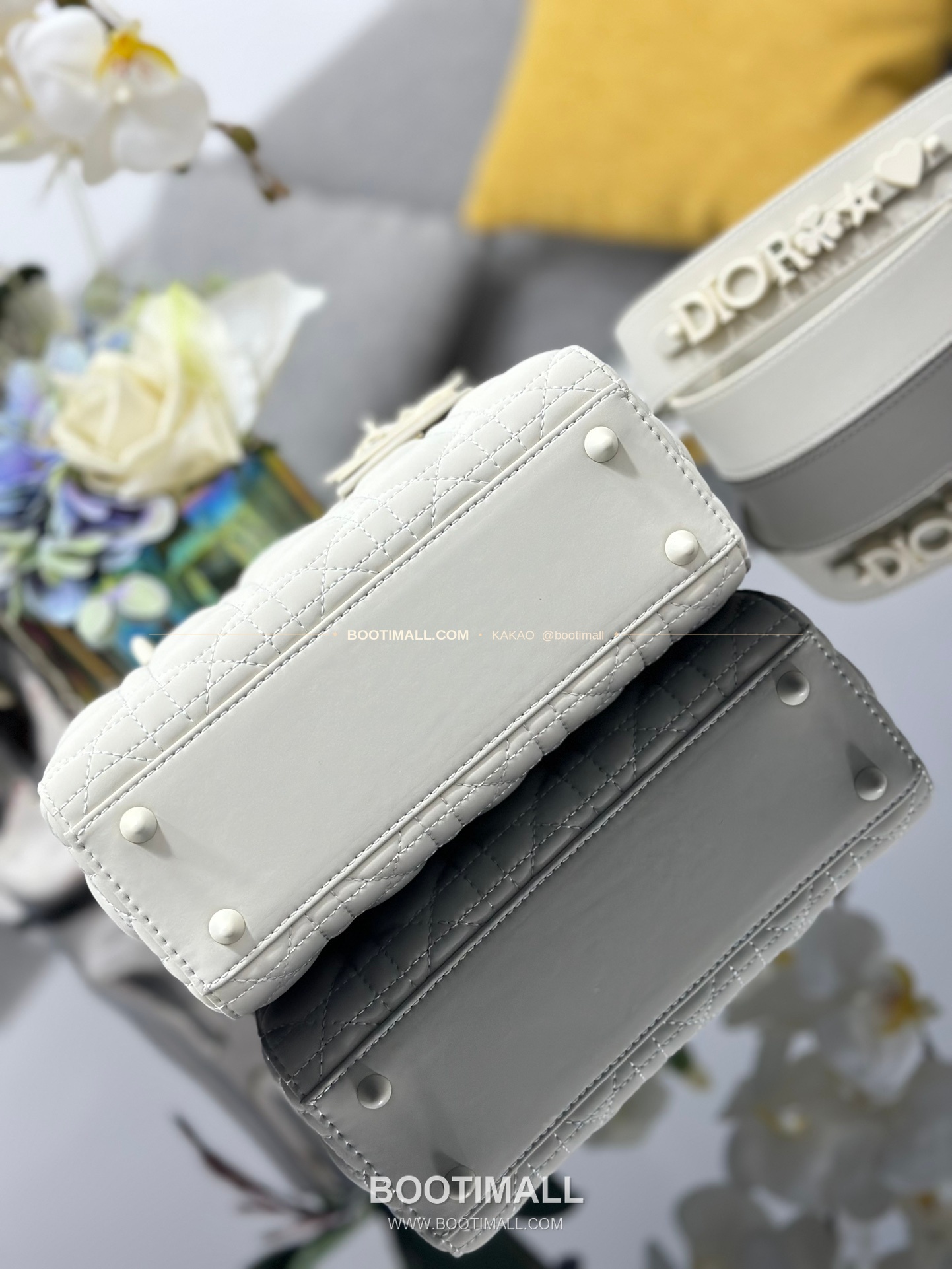 디올 레이디 디올 마이 카프스킨 까나쥬 울트라 매트 배지 참 토트 숄더백 Dior Lady Dior My Calfskin Cannage Ultra Matte Badge D.I.O.R Charm Tote Shoulder Bag M0538 20cm 4