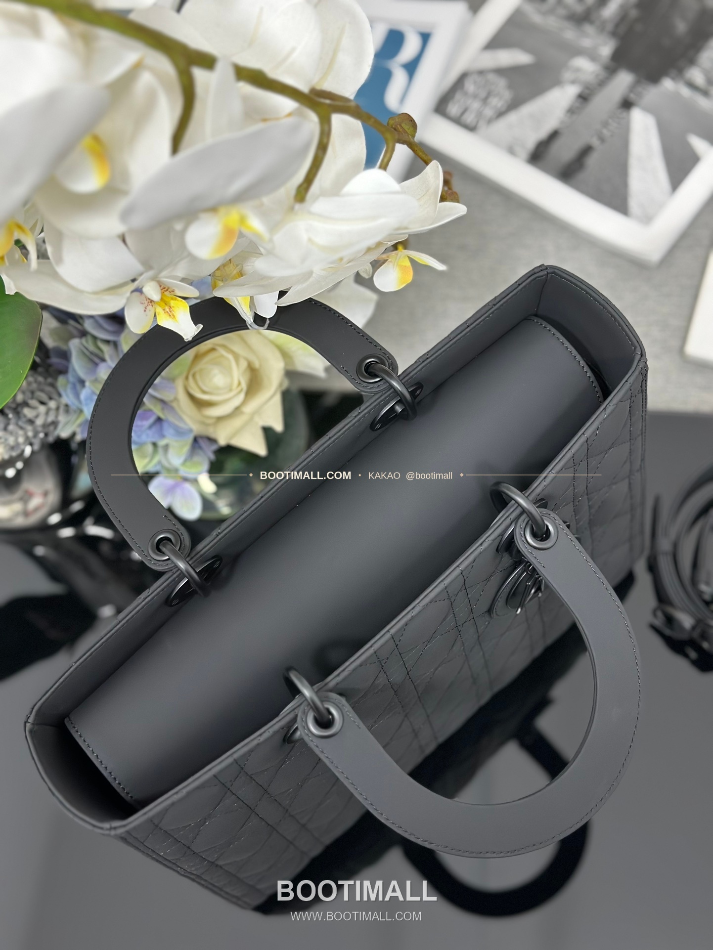 디올 레이디 디올 카프스킨 까나쥬 울트라 매트 플랩 토트 숄더백 Dior Lady Dior Calfskin Cannage Ultra Matte Flap Tote Shoulder Bag M0566 32cm 7