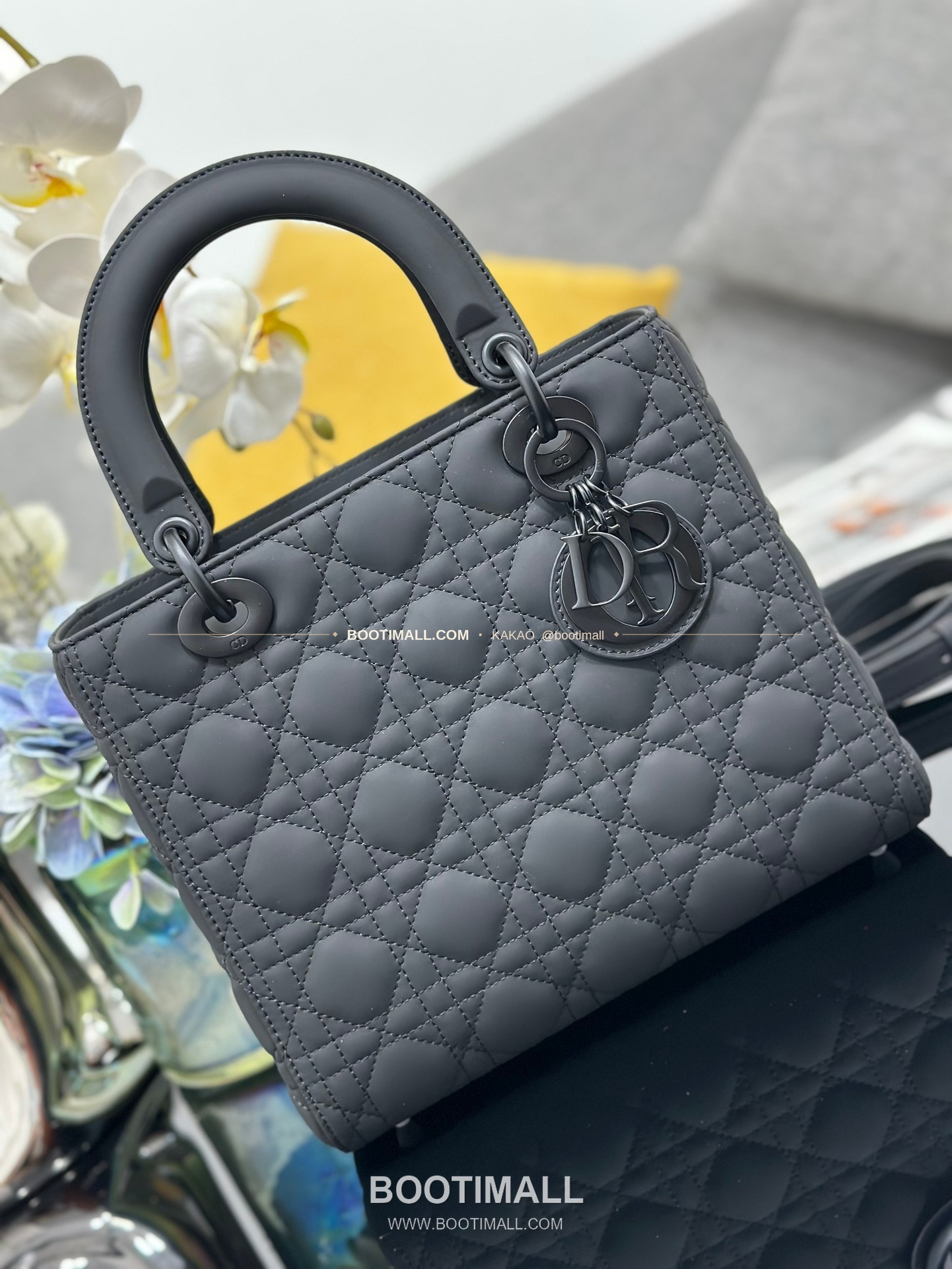 디올 레이디 디올 카프스킨 까나쥬 울트라 매트 플랩 토트 숄더백 Dior Lady Dior Calfskin Cannage Ultra Matte Flap Tote Shoulder Bag M0565 24cm 5