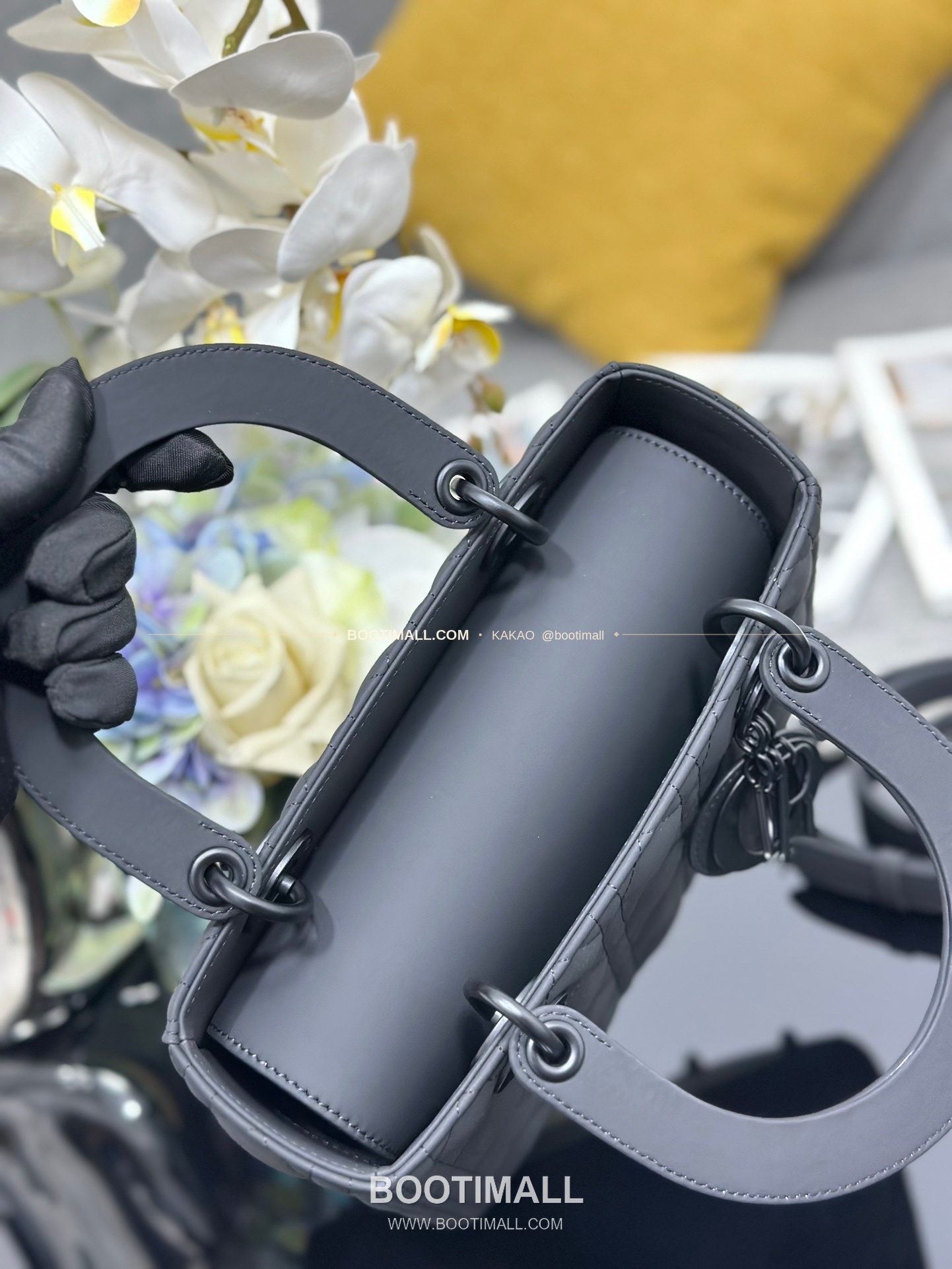 디올 레이디 디올 카프스킨 까나쥬 울트라 매트 플랩 토트 숄더백 Dior Lady Dior Calfskin Cannage Ultra Matte Flap Tote Shoulder Bag M0565 24cm 7