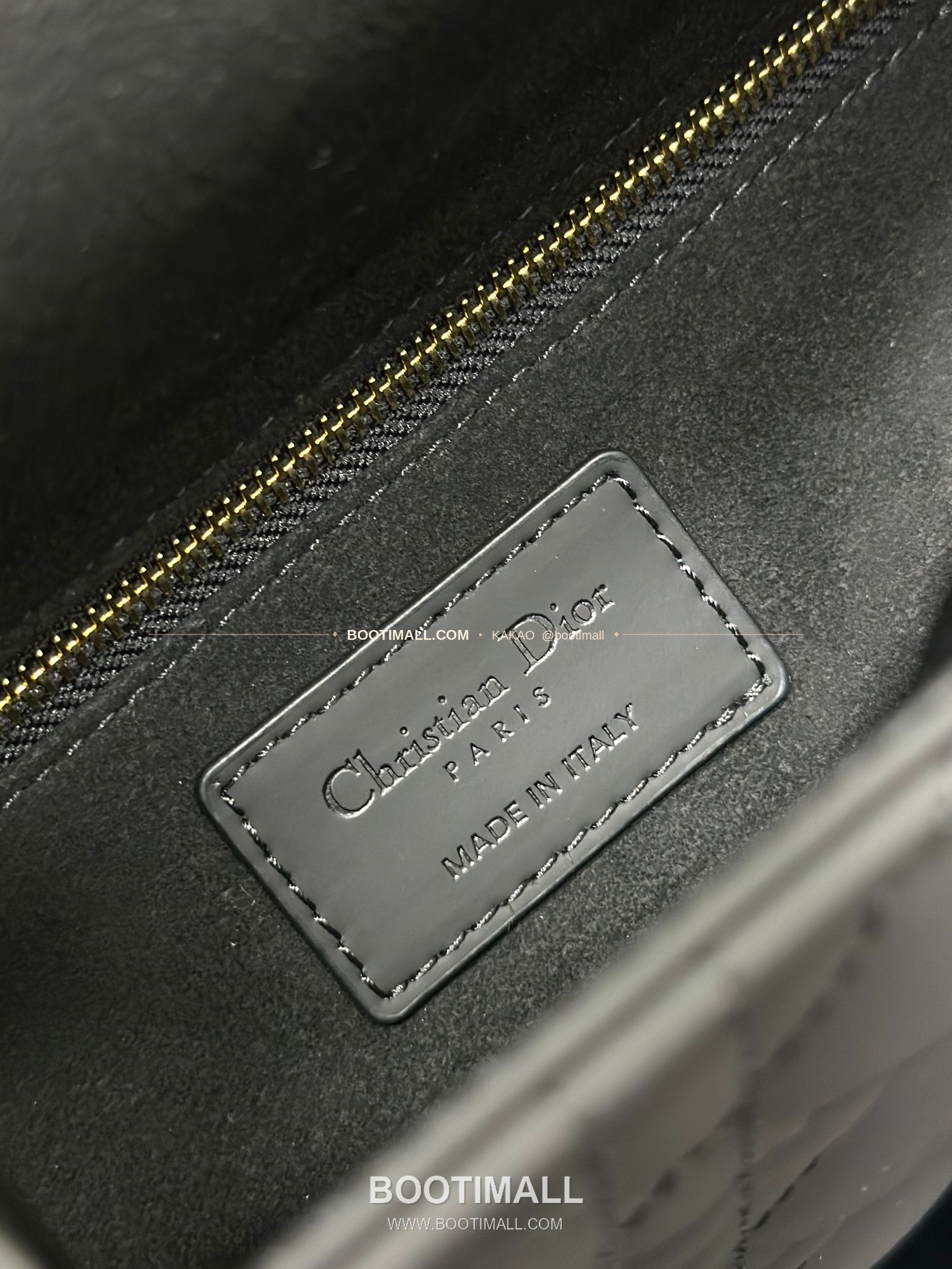 디올 레이디 디올 마이 카프스킨 까나쥬 울트라 매트 배지 참 토트 숄더백 Dior Lady Dior My Calfskin Cannage Ultra Matte Badge D.I.O.R Charm Tote Shoulder Bag M0538 20cm 9