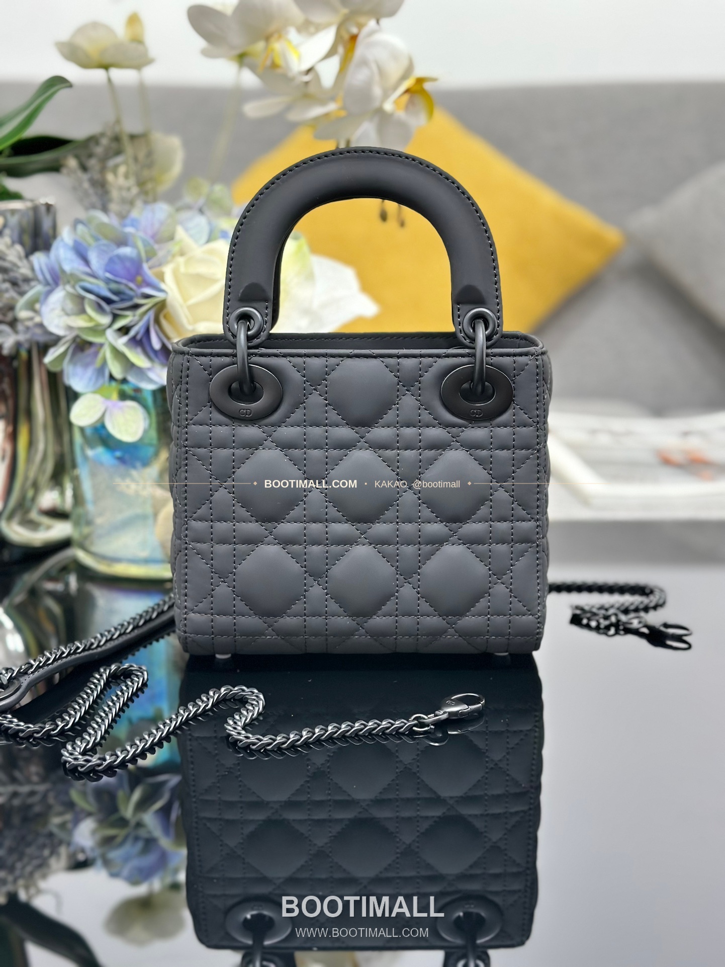 디올 레이디 디올 카프스킨 까나쥬 울트라 매트 플랩 미니 체인 숄더백 Dior Lady Dior Calfskin Cannage Ultra Matte Flap Mini Chain Shoulder Bag M0505 17cm 2