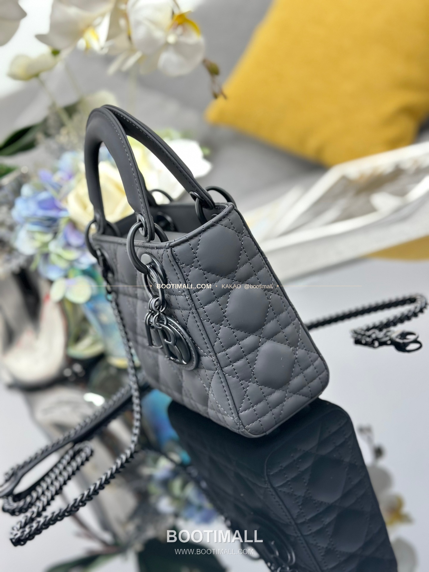 디올 레이디 디올 카프스킨 까나쥬 울트라 매트 플랩 미니 체인 숄더백 Dior Lady Dior Calfskin Cannage Ultra Matte Flap Mini Chain Shoulder Bag M0505 17cm 3