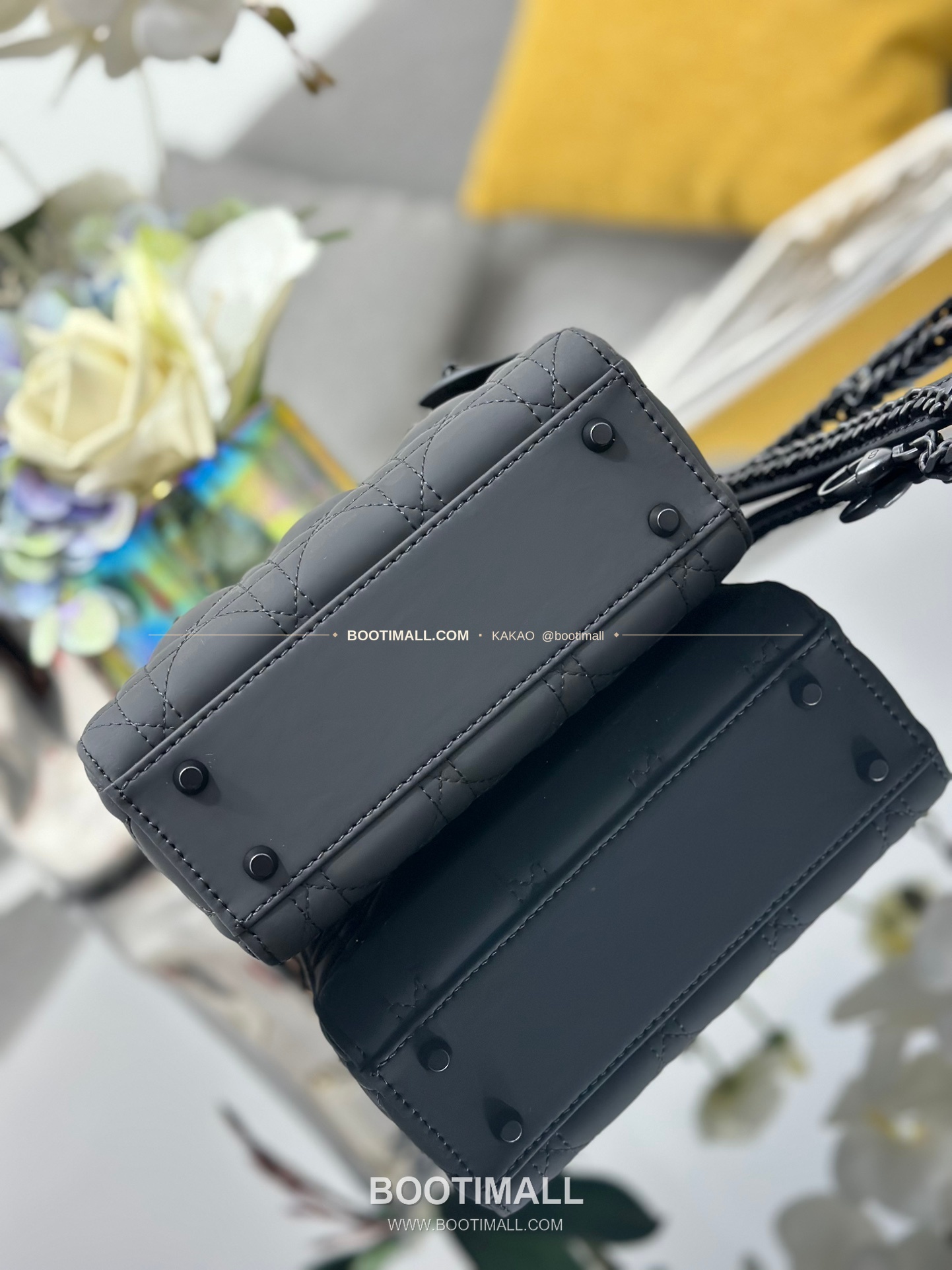 디올 레이디 디올 카프스킨 까나쥬 울트라 매트 플랩 미니 체인 숄더백 Dior Lady Dior Calfskin Cannage Ultra Matte Flap Mini Chain Shoulder Bag M0505 17cm 4