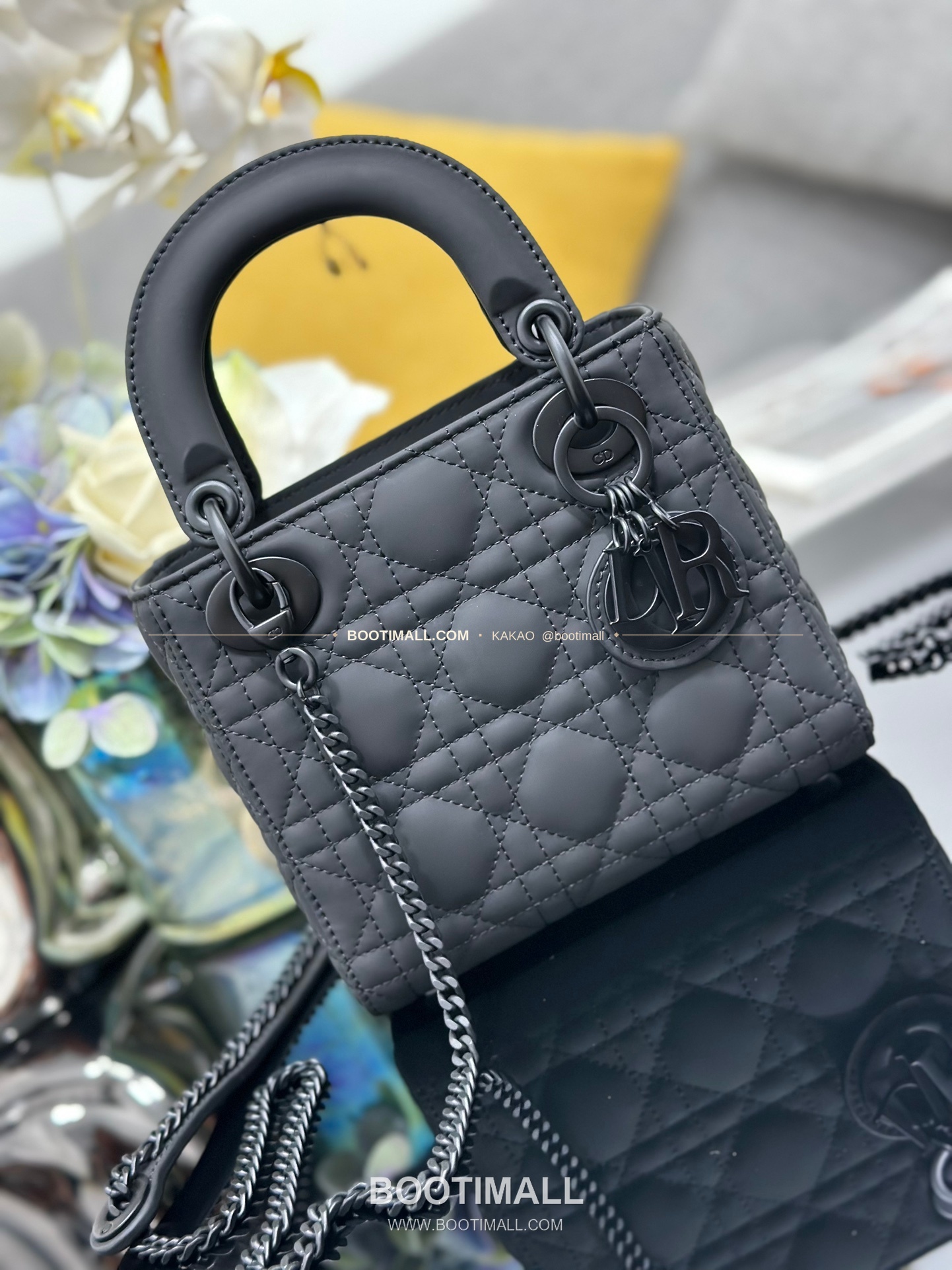 디올 레이디 디올 카프스킨 까나쥬 울트라 매트 플랩 미니 체인 숄더백 Dior Lady Dior Calfskin Cannage Ultra Matte Flap Mini Chain Shoulder Bag M0505 17cm 5