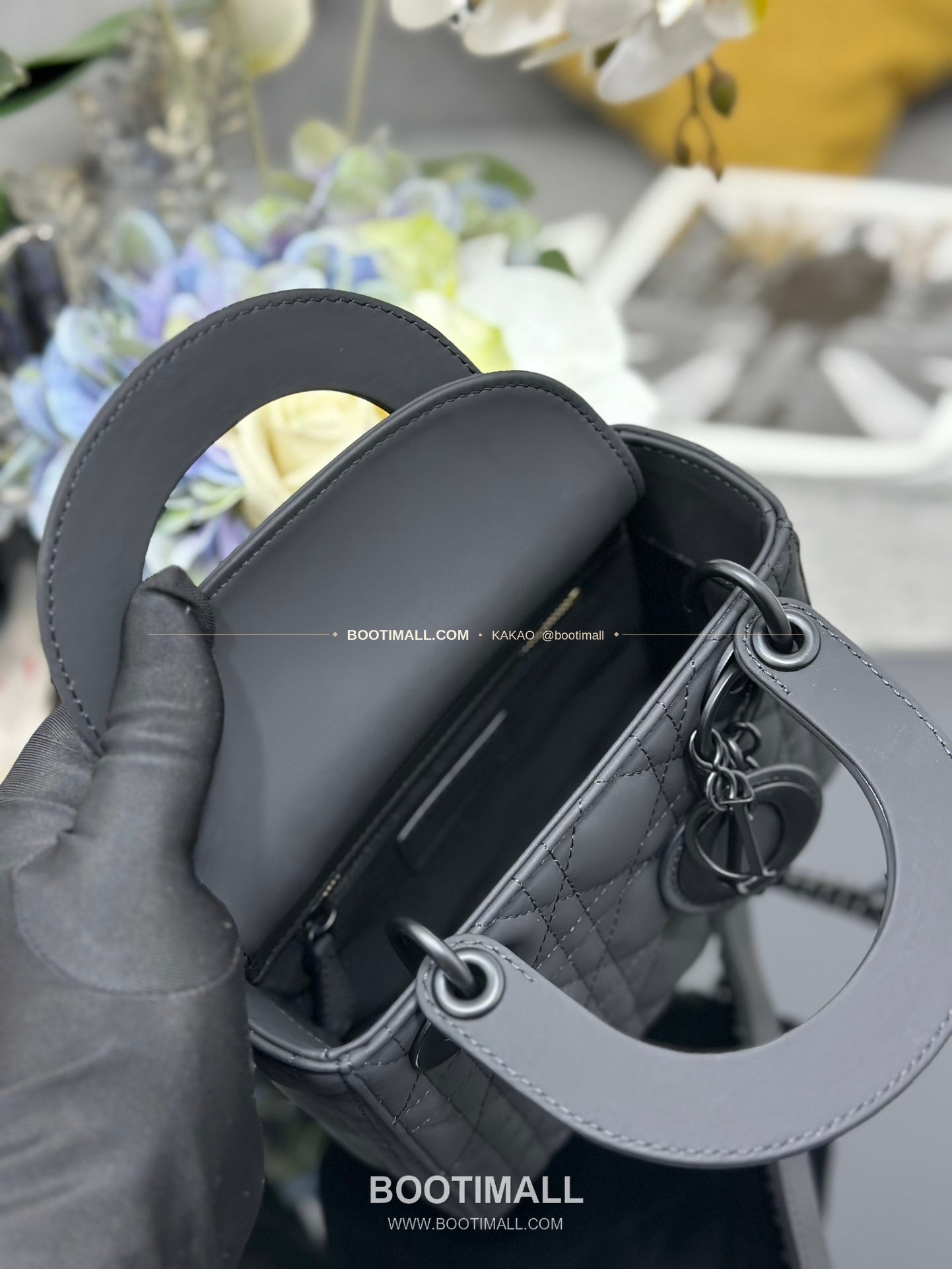 디올 레이디 디올 카프스킨 까나쥬 울트라 매트 플랩 미니 체인 숄더백 Dior Lady Dior Calfskin Cannage Ultra Matte Flap Mini Chain Shoulder Bag M0505 17cm 8