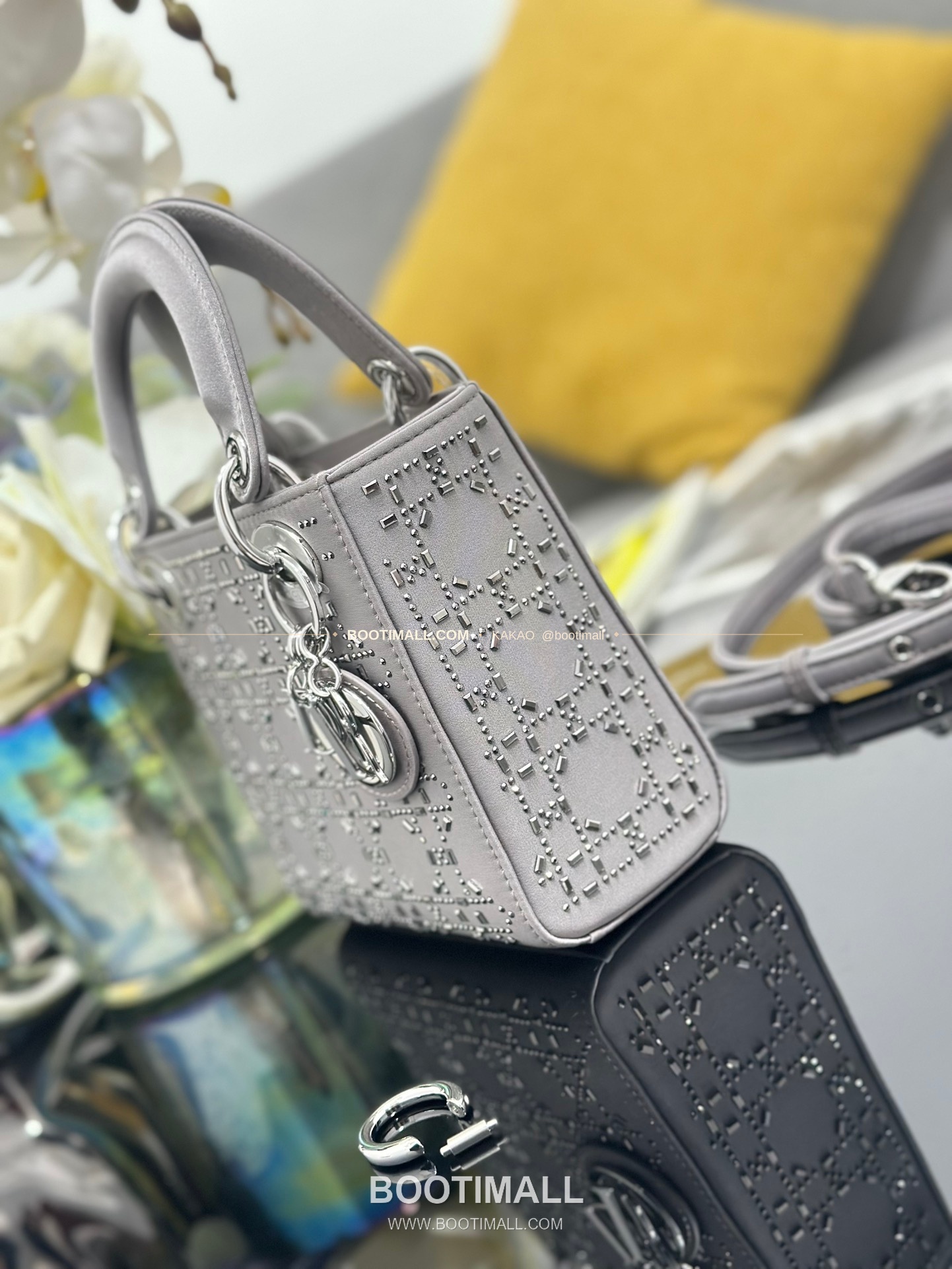 디올 레이디 디올 새틴 까나쥬 크리스탈 자수 D.I.O.R 참 미니 체인 숄더백 Dior Lady Dior Satin Cannage Crystal Embroidered D.I.O.R Charm Mini Chain Shoulder Bag M0505 17cm 3