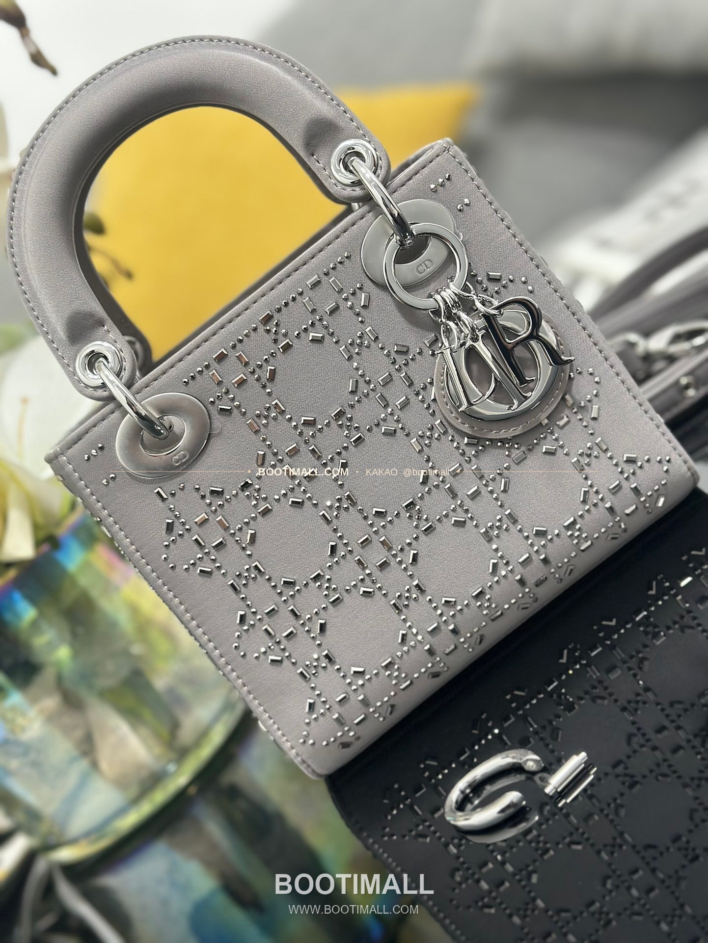 디올 레이디 디올 새틴 까나쥬 크리스탈 자수 D.I.O.R 참 미니 체인 숄더백 Dior Lady Dior Satin Cannage Crystal Embroidered D.I.O.R Charm Mini Chain Shoulder Bag M0505 17cm 5