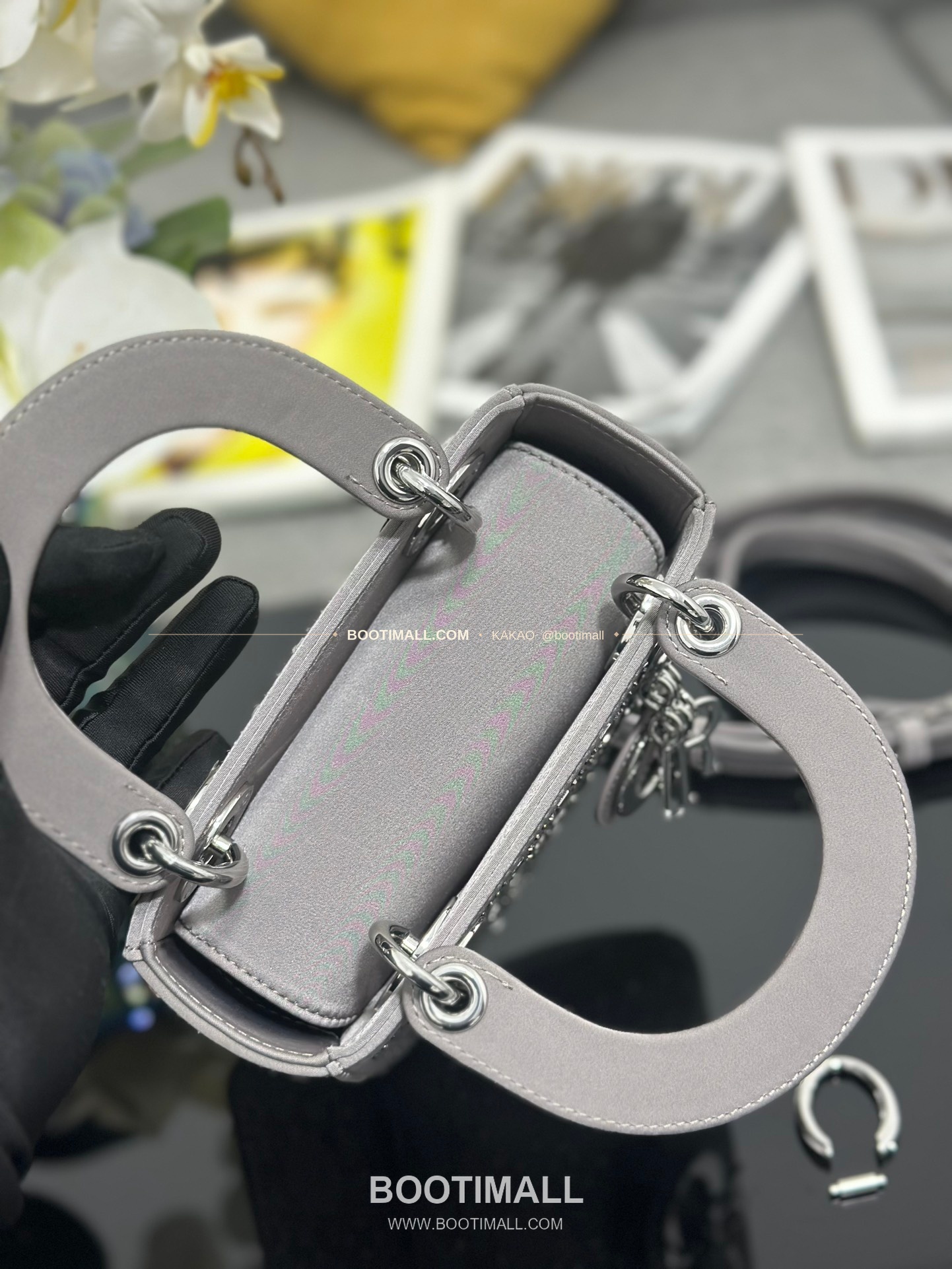 디올 레이디 디올 새틴 까나쥬 크리스탈 자수 D.I.O.R 참 미니 체인 숄더백 Dior Lady Dior Satin Cannage Crystal Embroidered D.I.O.R Charm Mini Chain Shoulder Bag M0505 17cm 7