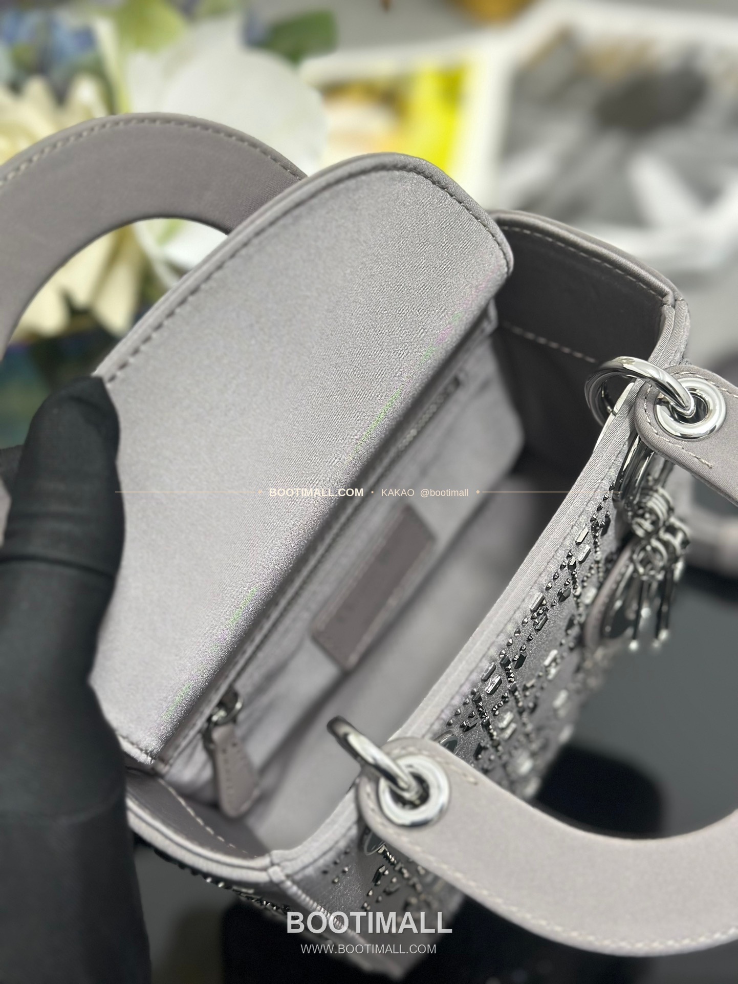 디올 레이디 디올 새틴 까나쥬 크리스탈 자수 D.I.O.R 참 미니 체인 숄더백 Dior Lady Dior Satin Cannage Crystal Embroidered D.I.O.R Charm Mini Chain Shoulder Bag M0505 17cm 8