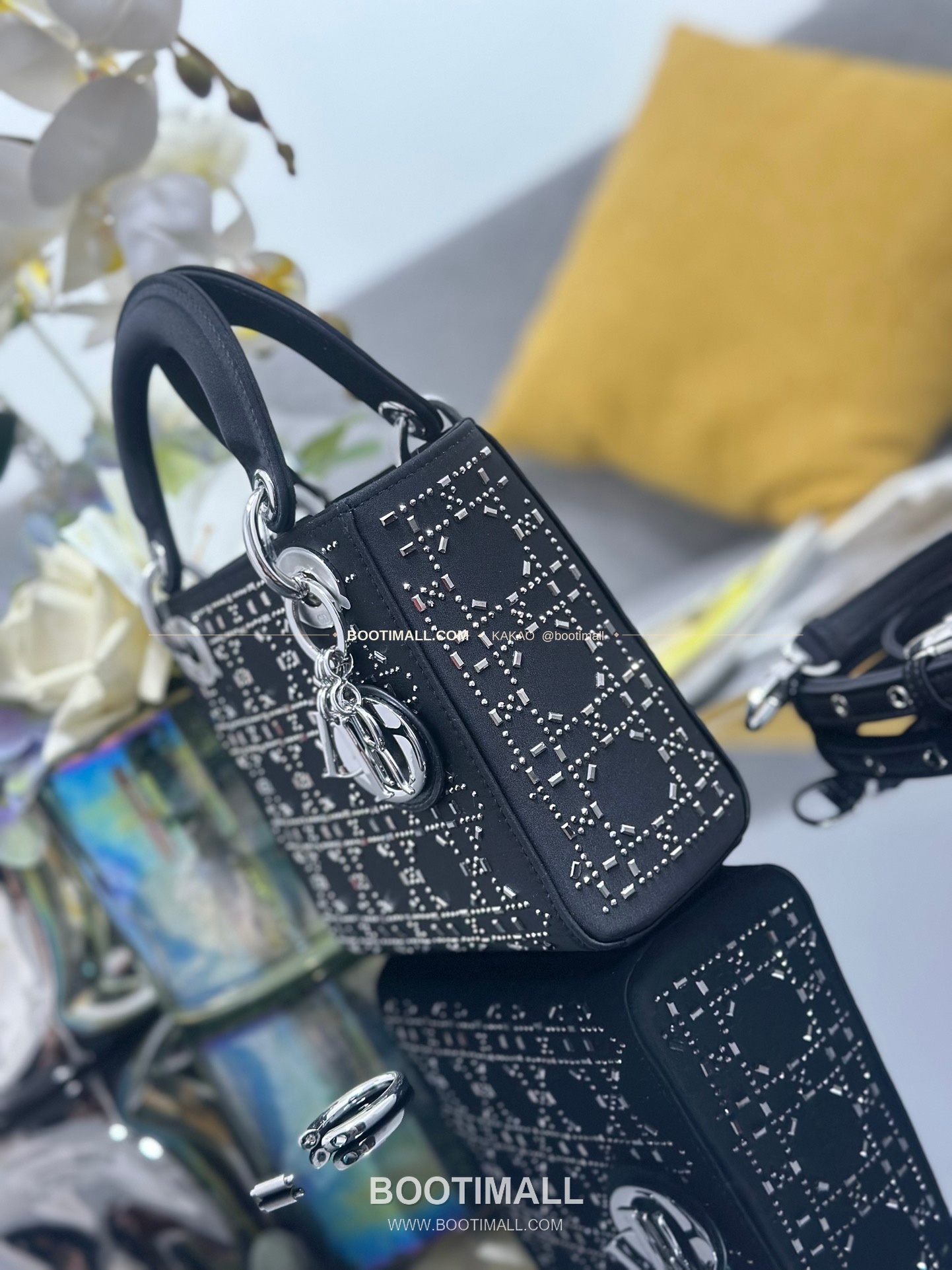 디올 레이디 디올 새틴 까나쥬 크리스탈 자수 D.I.O.R 참 미니 체인 숄더백 Dior Lady Dior Satin Cannage Crystal Embroidered D.I.O.R Charm Mini Chain Shoulder Bag M0505 17cm 3