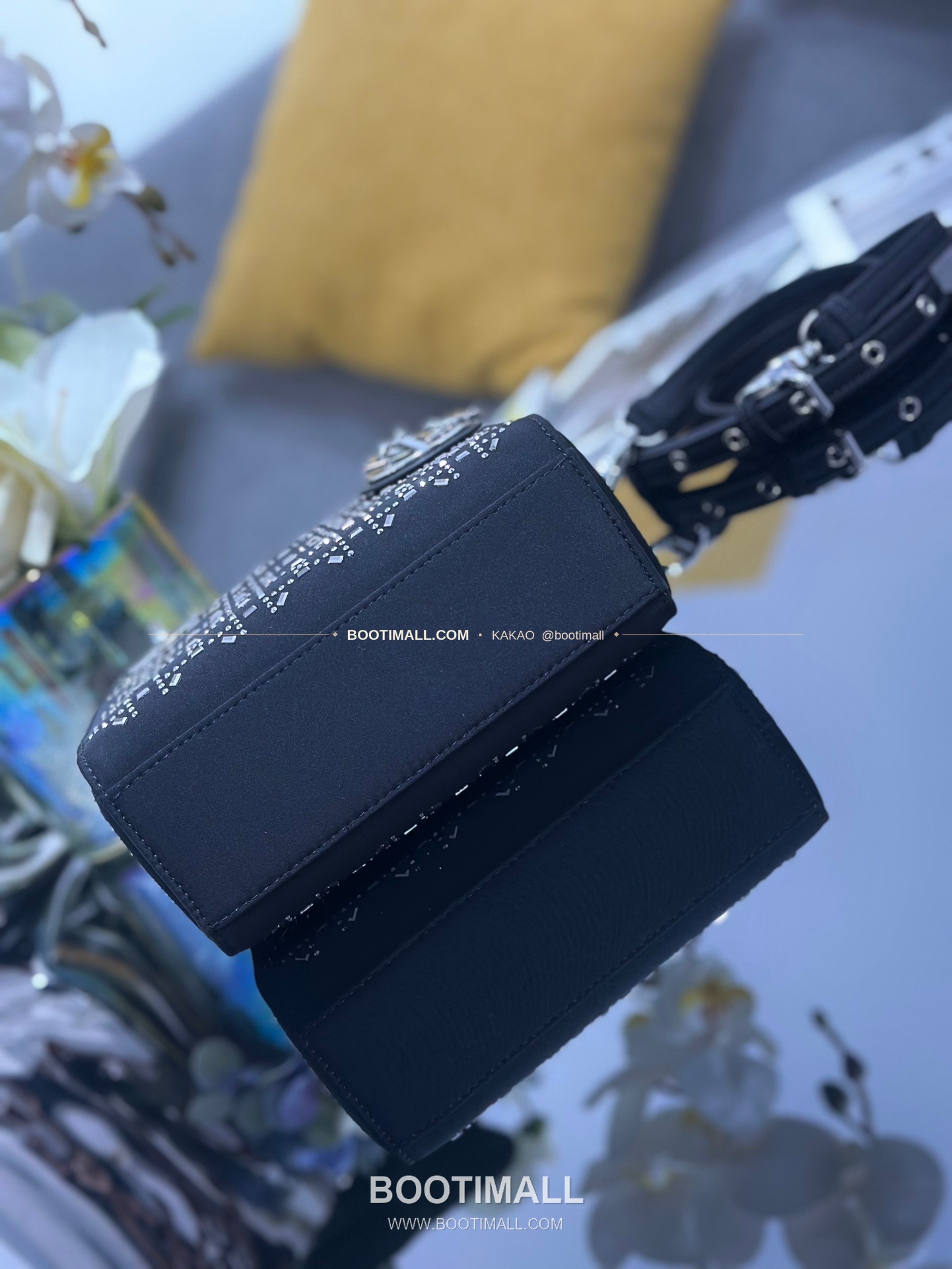 디올 레이디 디올 새틴 까나쥬 크리스탈 자수 D.I.O.R 참 미니 체인 숄더백 Dior Lady Dior Satin Cannage Crystal Embroidered D.I.O.R Charm Mini Chain Shoulder Bag M0505 17cm 4