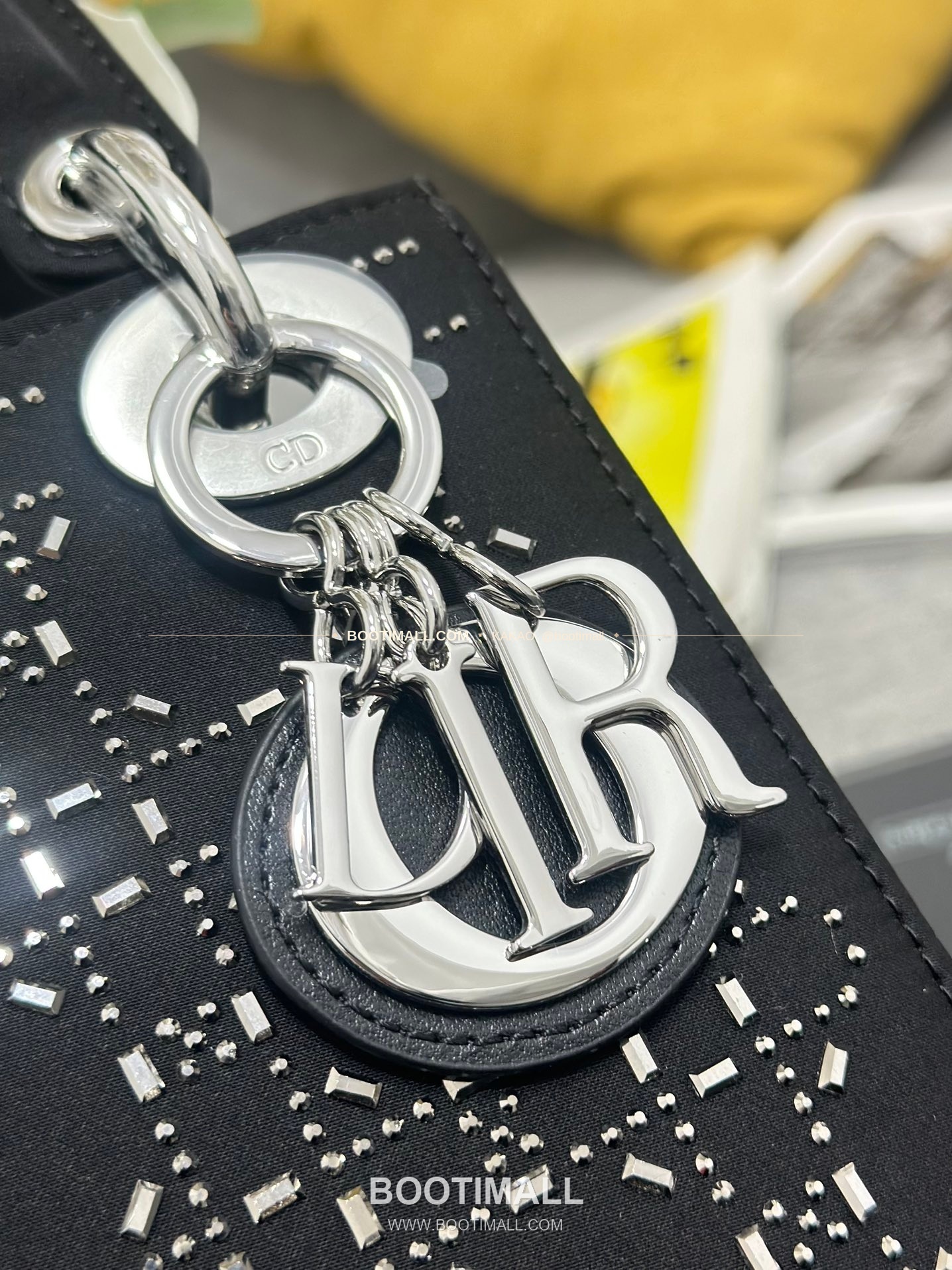 디올 레이디 디올 새틴 까나쥬 크리스탈 자수 D.I.O.R 참 미니 체인 숄더백 Dior Lady Dior Satin Cannage Crystal Embroidered D.I.O.R Charm Mini Chain Shoulder Bag M0505 17cm 5