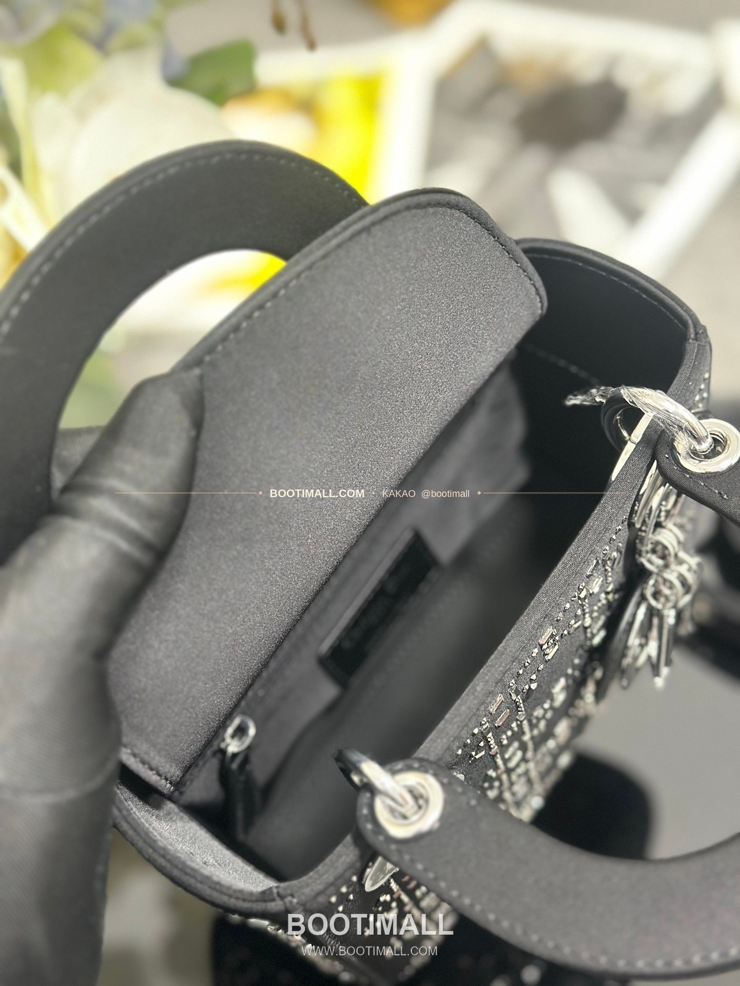 디올 레이디 디올 새틴 까나쥬 크리스탈 자수 D.I.O.R 참 미니 체인 숄더백 Dior Lady Dior Satin Cannage Crystal Embroidered D.I.O.R Charm Mini Chain Shoulder Bag M0505 17cm 8