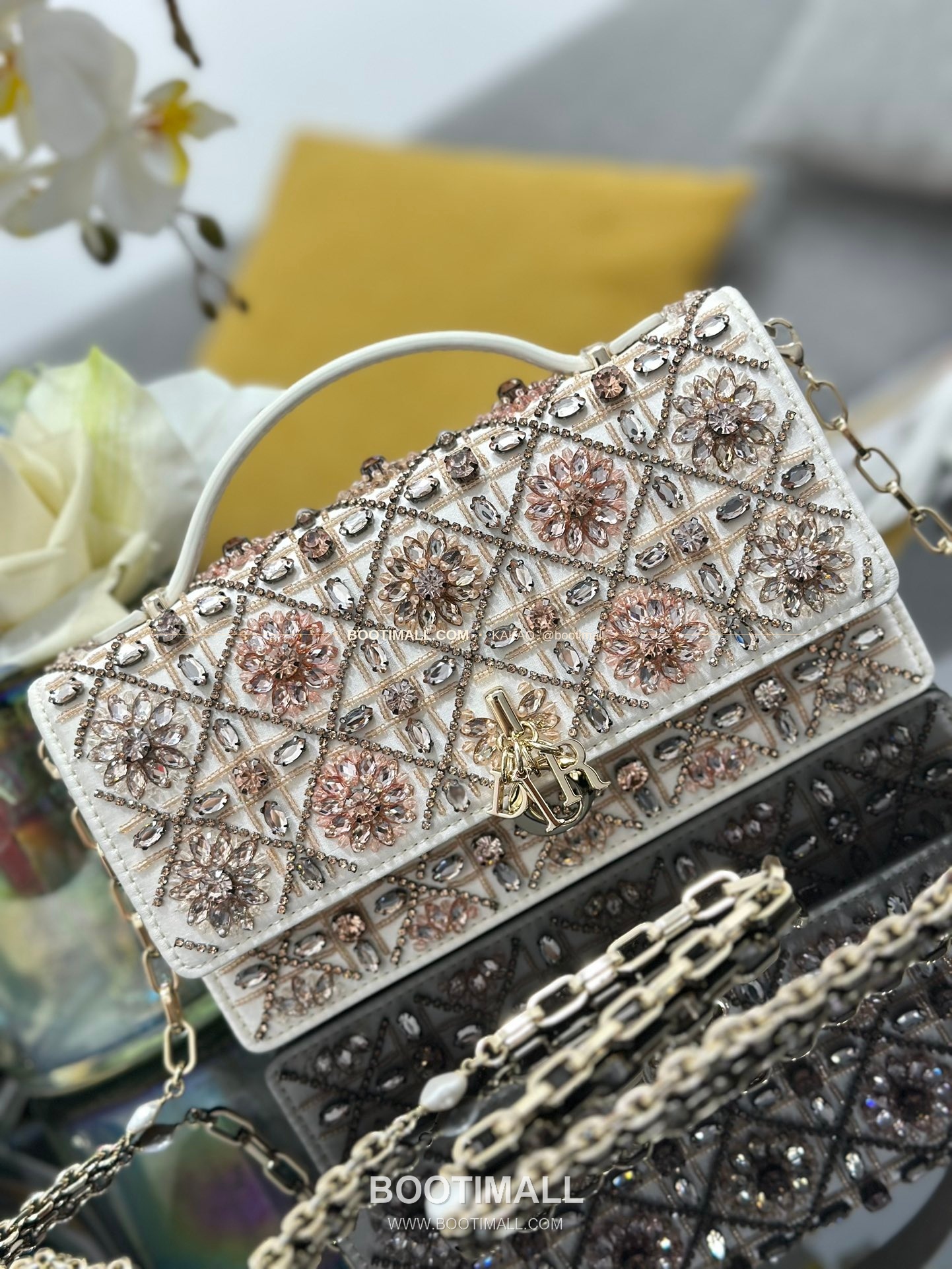 디올 미스 디올 새틴 까나쥬 핑크 크리스탈 자수 D.I.O.R 참 체인 숄더백 Dior Miss Dior Satin Cannage Pink Crystal Embroidered D.I.O.R Charm Chain Shoulder Bag M0997 21cm 5