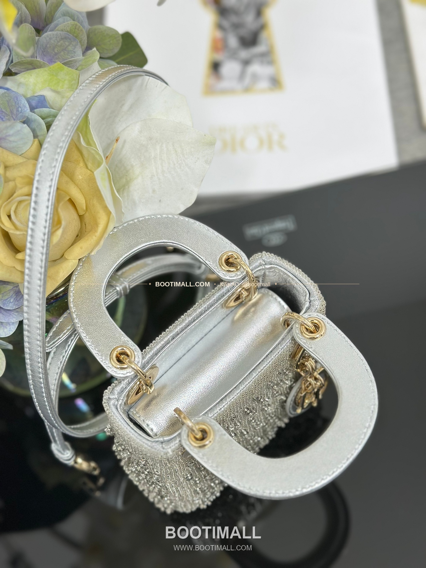 디올 레이디 디올 새틴 그라데이션 크리스탈 자수 D.I.O.R 참 초미니 체인 숄더백 Dior Lady Dior Satin Gradient Crystal Embroidered D.I.O.R Charm Micro Chain Shoulder Bag S0856 12cm 7