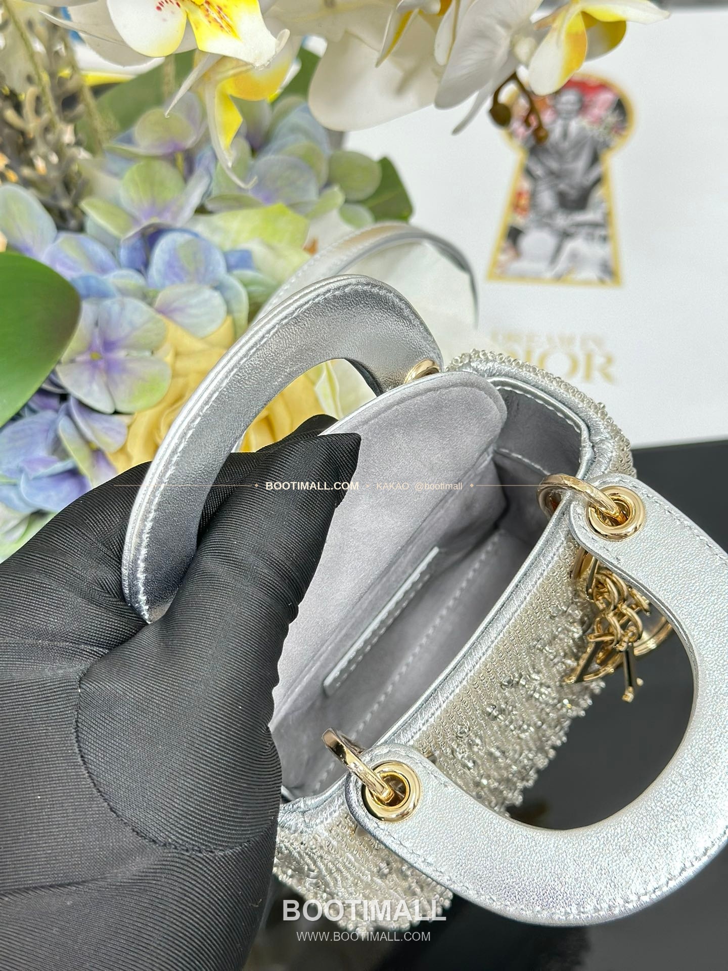 디올 레이디 디올 새틴 그라데이션 크리스탈 자수 D.I.O.R 참 초미니 체인 숄더백 Dior Lady Dior Satin Gradient Crystal Embroidered D.I.O.R Charm Micro Chain Shoulder Bag S0856 12cm 8